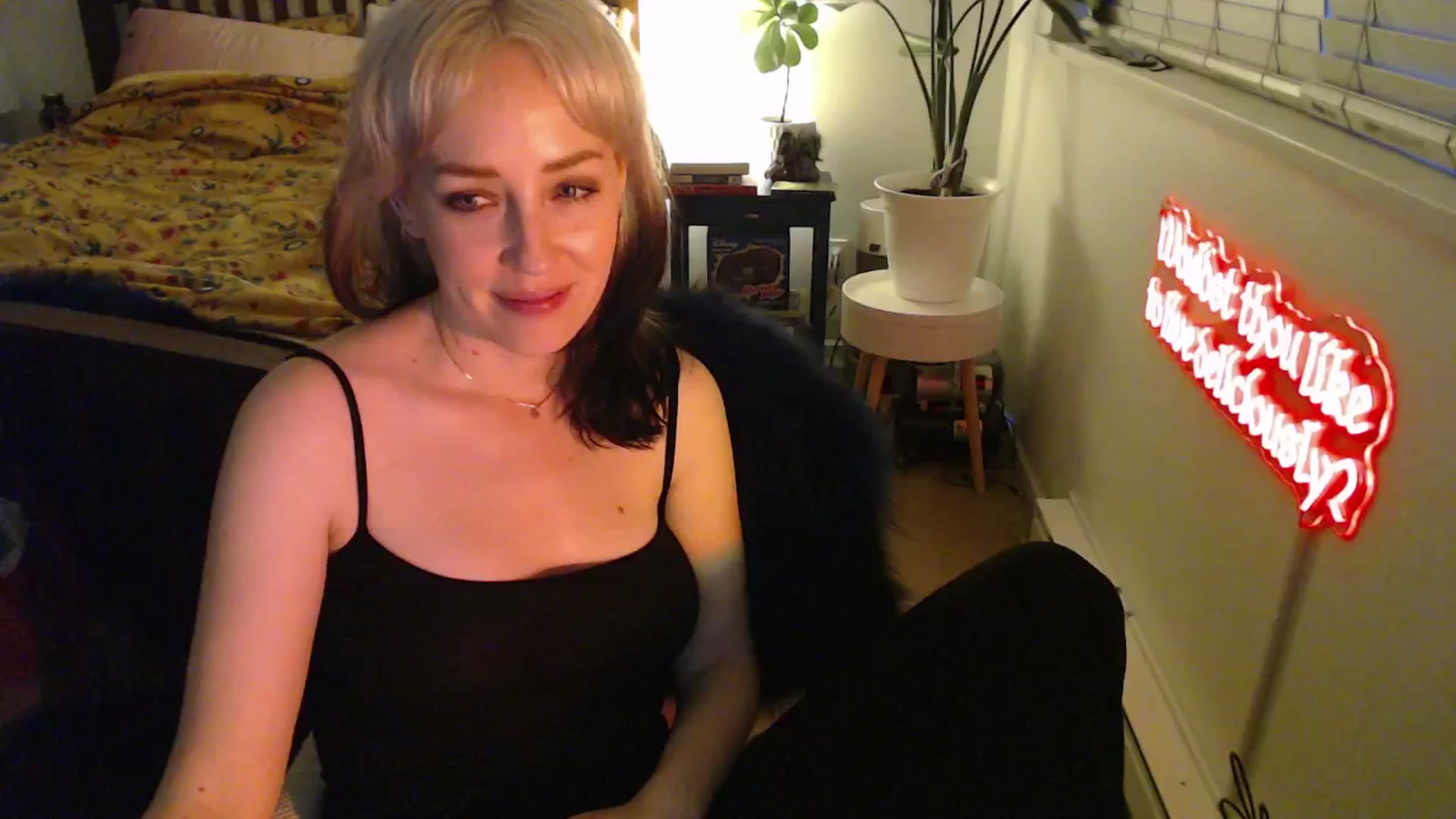 Gallery image thumbnail from NahlaHoney's myfreecams stream on, 04/23/2025, 04:08 image 13 of 20