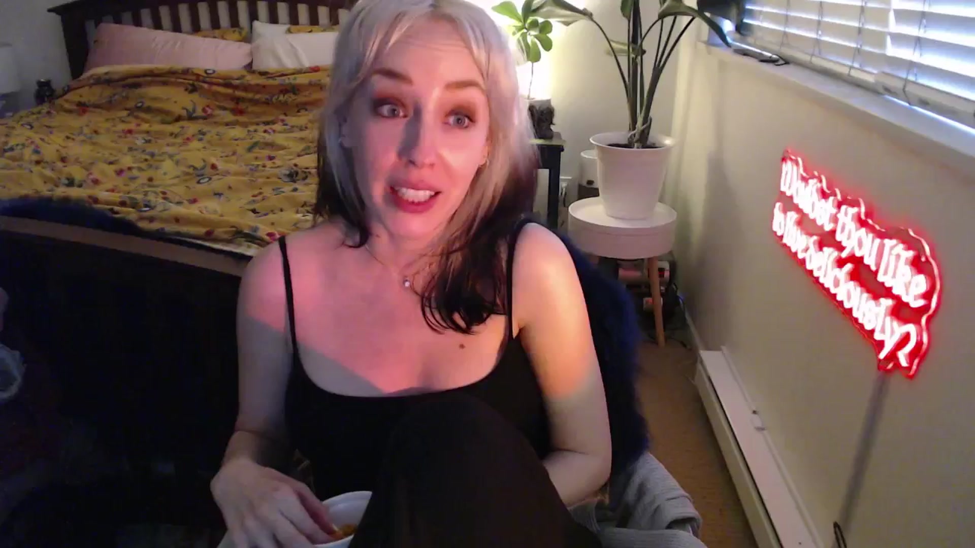 Gallery image thumbnail from NahlaHoney's myfreecams stream on, 04/23/2025, 04:08 image 1 of 20