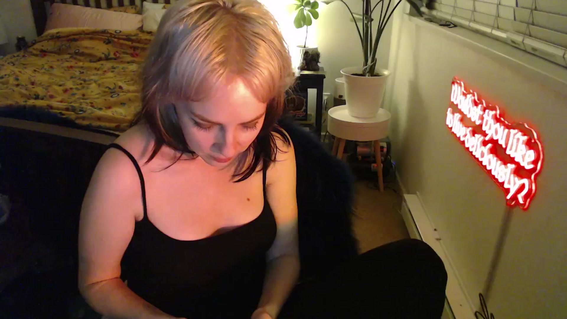 Gallery image thumbnail from NahlaHoney's myfreecams stream on, 04/23/2025, 04:08 image 16 of 20