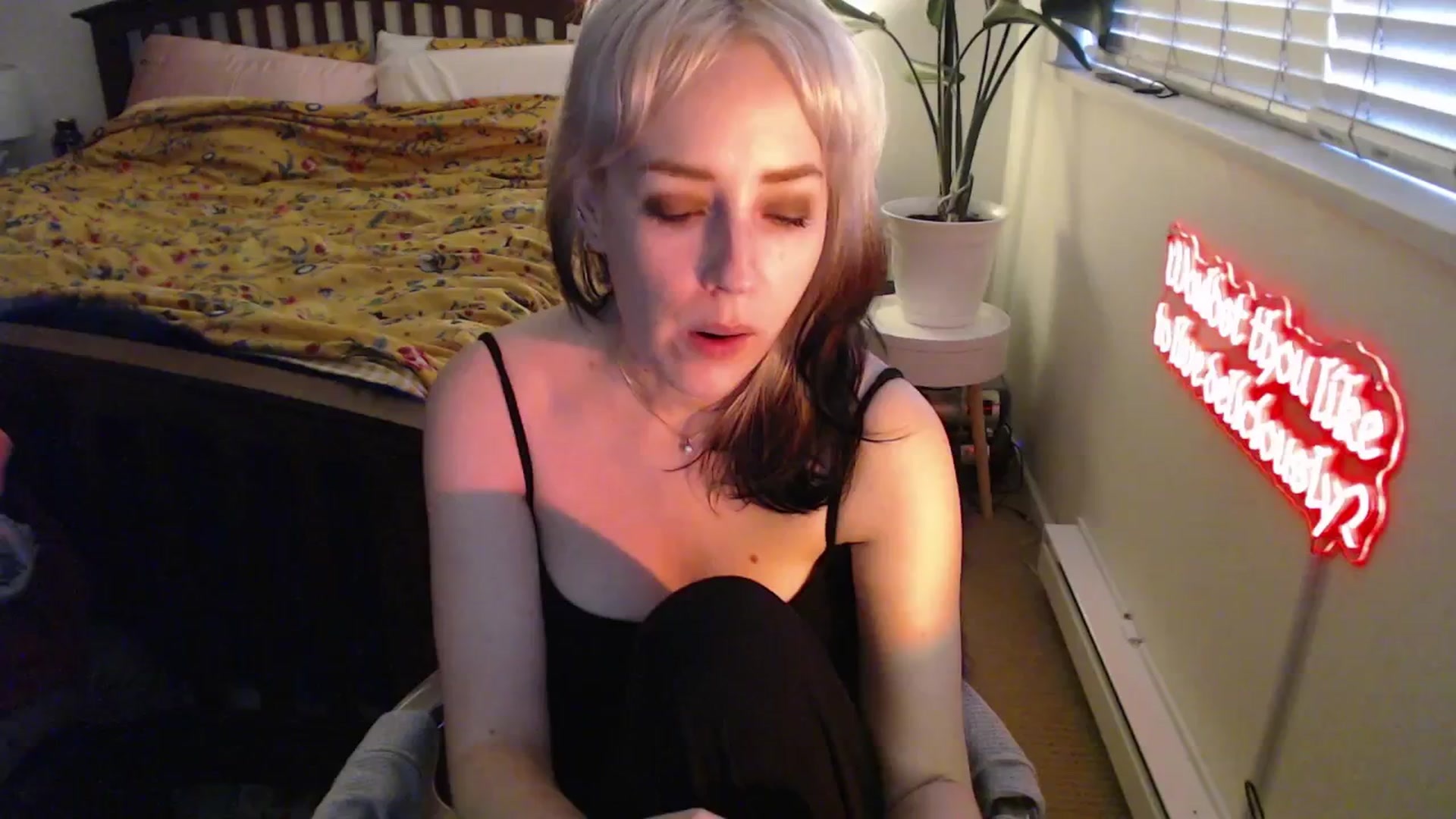 Gallery image thumbnail from NahlaHoney's myfreecams stream on, 04/23/2025, 04:08 image 3 of 20