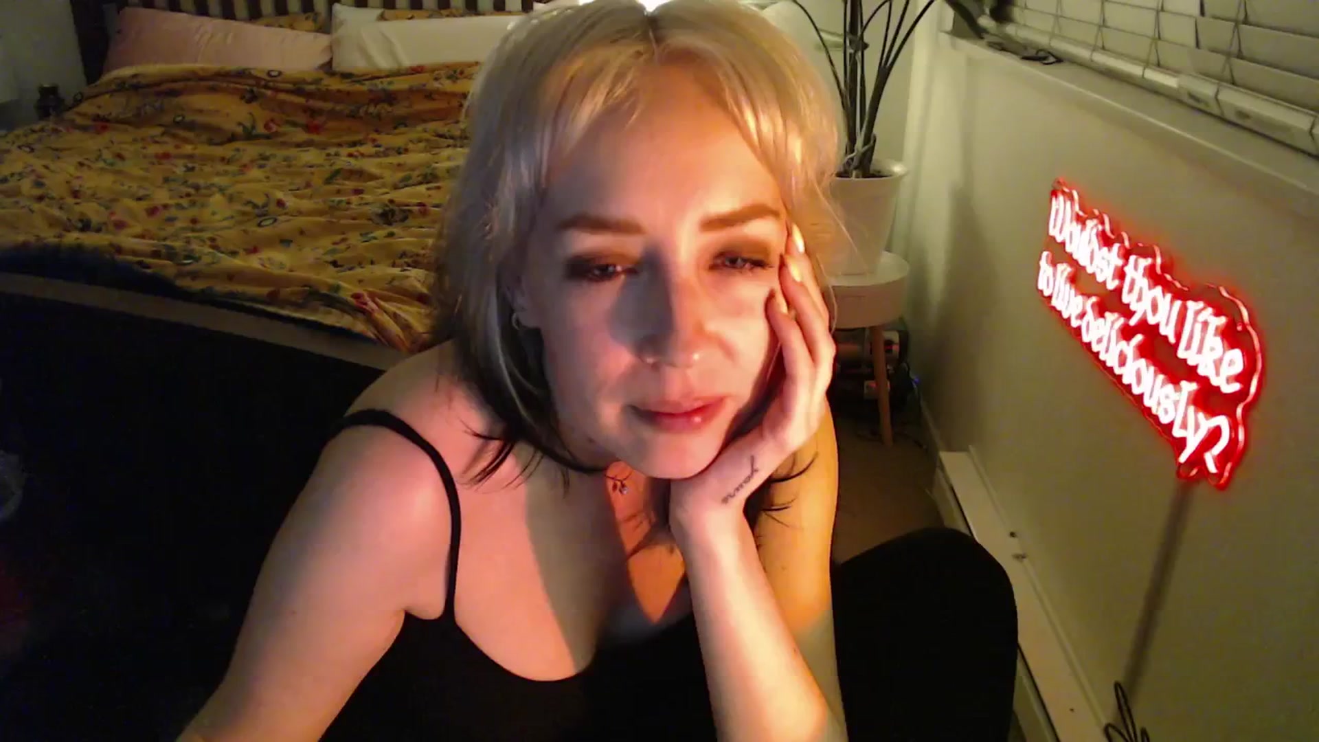 Gallery image thumbnail from NahlaHoney's myfreecams stream on, 04/23/2025, 04:08 image 17 of 20