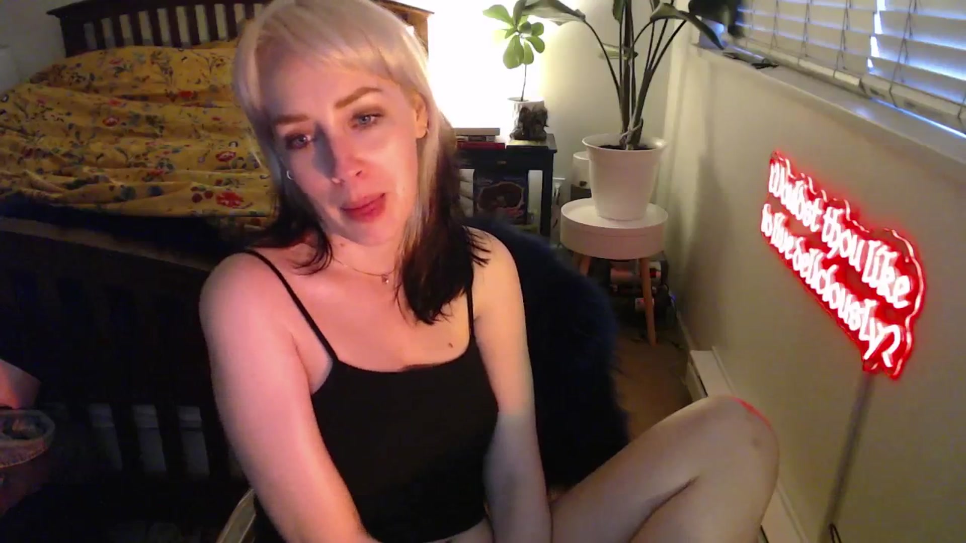 Gallery image thumbnail from NahlaHoney's myfreecams stream on, 04/25/2025, 04:22 image 7 of 20