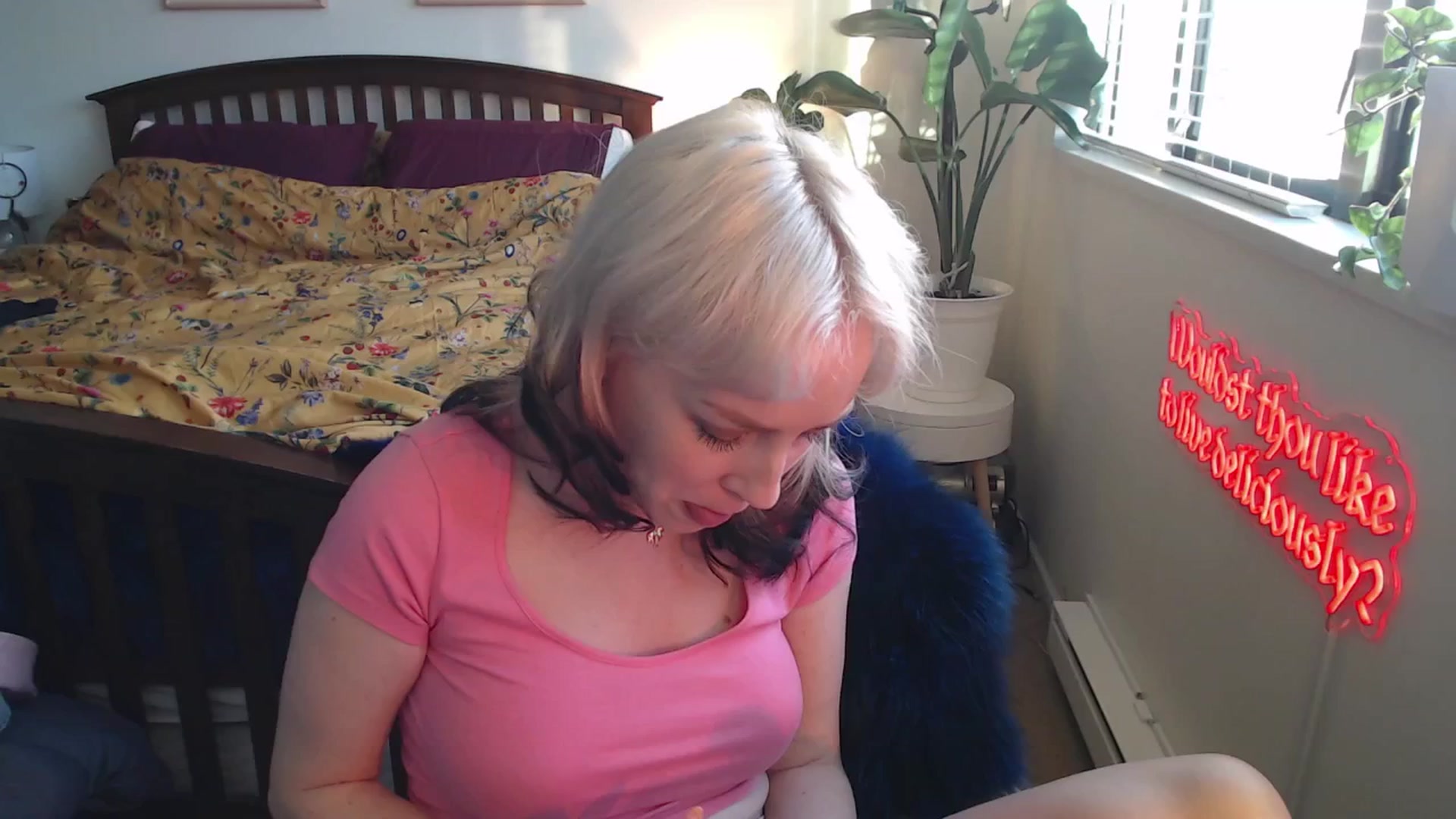 Gallery image thumbnail from NahlaHoney's myfreecams stream on, 04/28/2025, 04:05 image 4 of 20