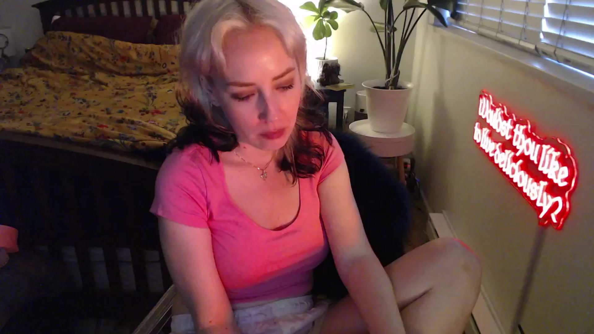 Gallery image thumbnail from NahlaHoney's myfreecams stream on, 04/28/2025, 04:05 image 10 of 20