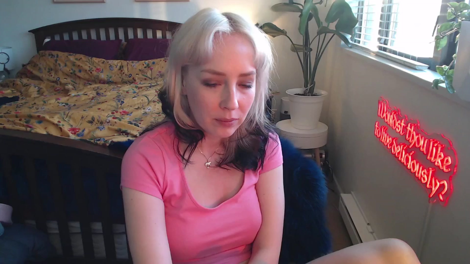 Gallery image thumbnail from NahlaHoney's myfreecams stream on, 04/28/2025, 04:05 image 6 of 20