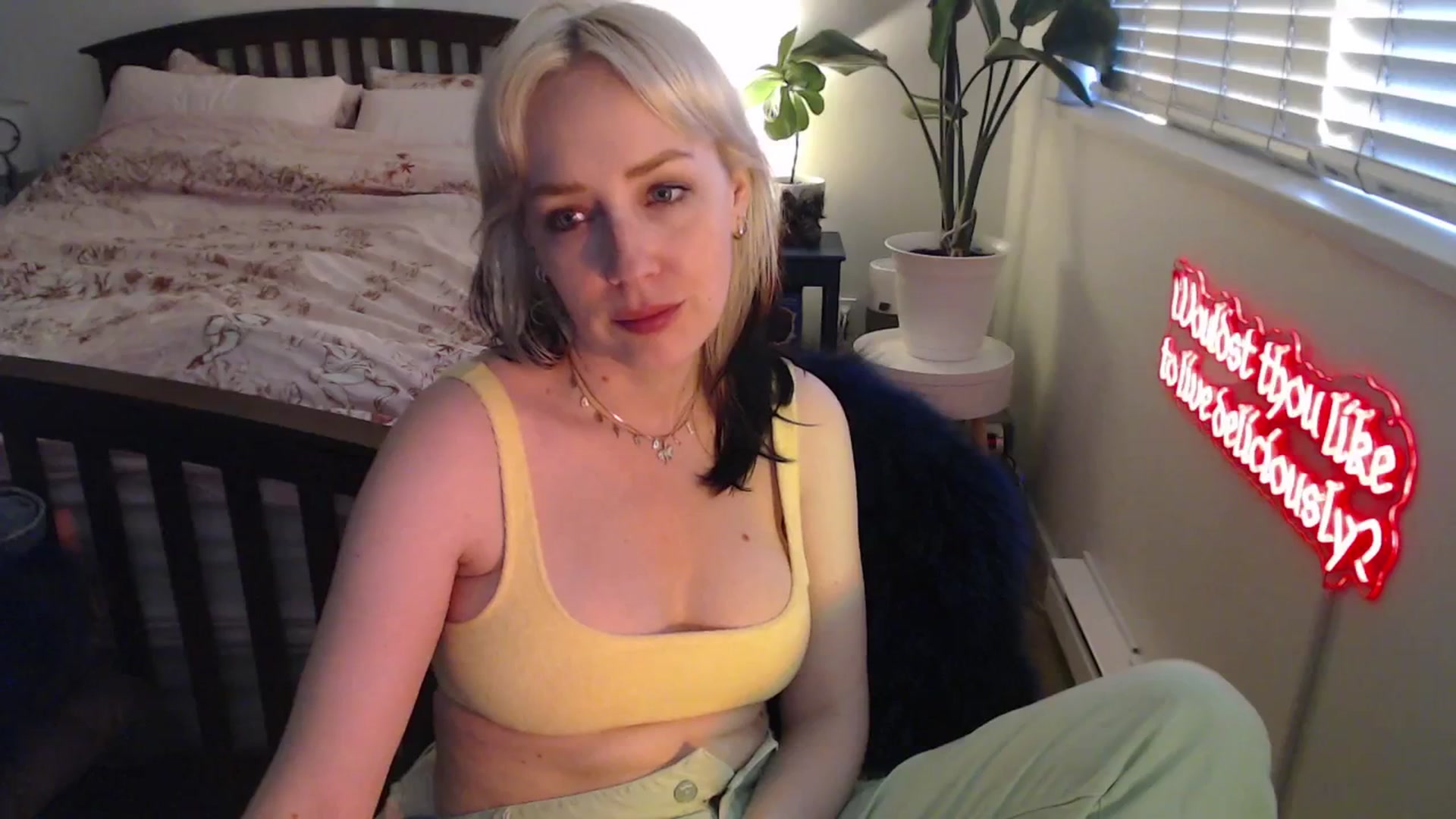 Gallery image thumbnail from NahlaHoney's myfreecams stream on, 05/04/2025, 04:31 image 11 of 20