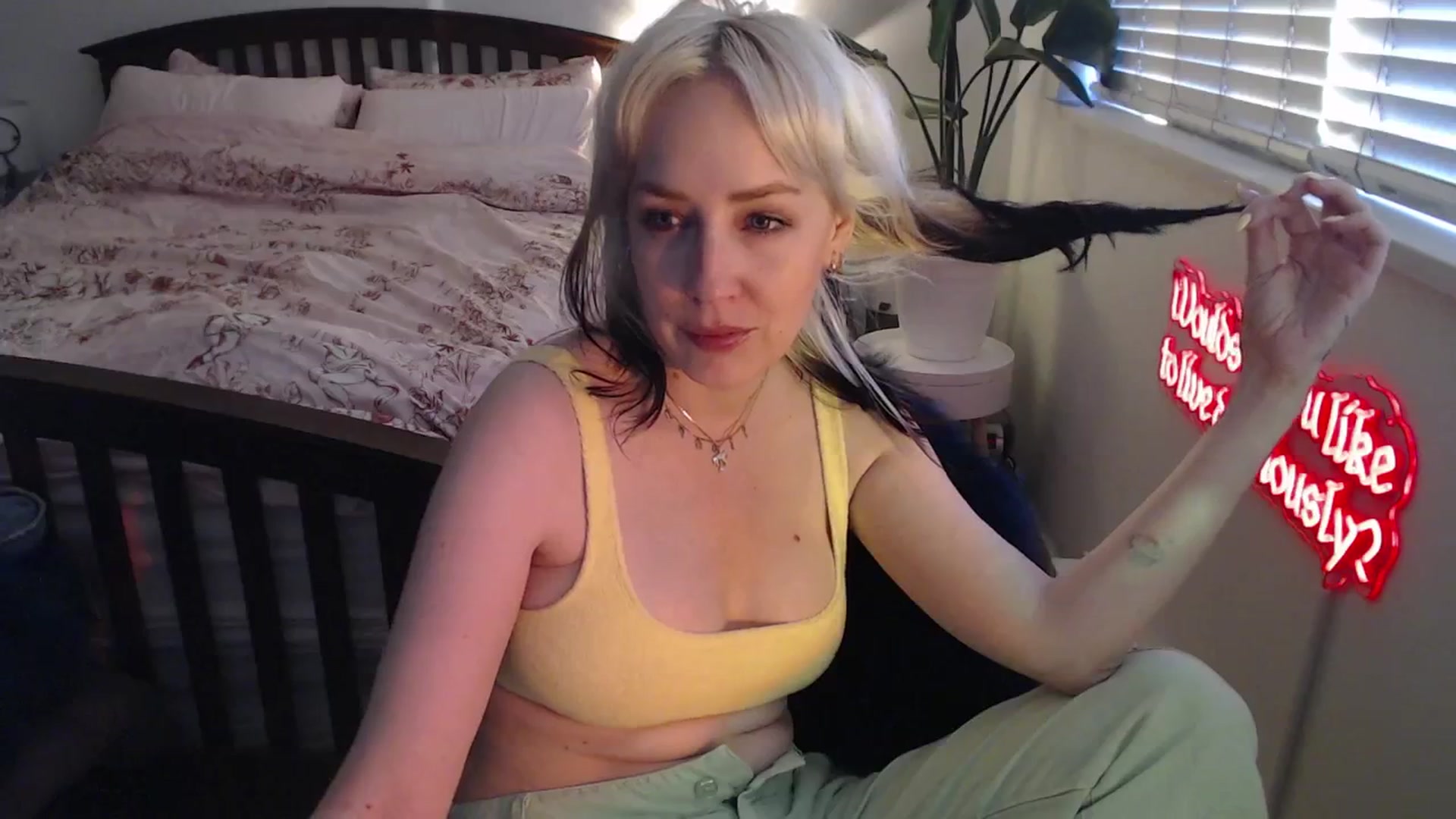 Gallery image thumbnail from NahlaHoney's myfreecams stream on, 05/04/2025, 04:31 image 10 of 20
