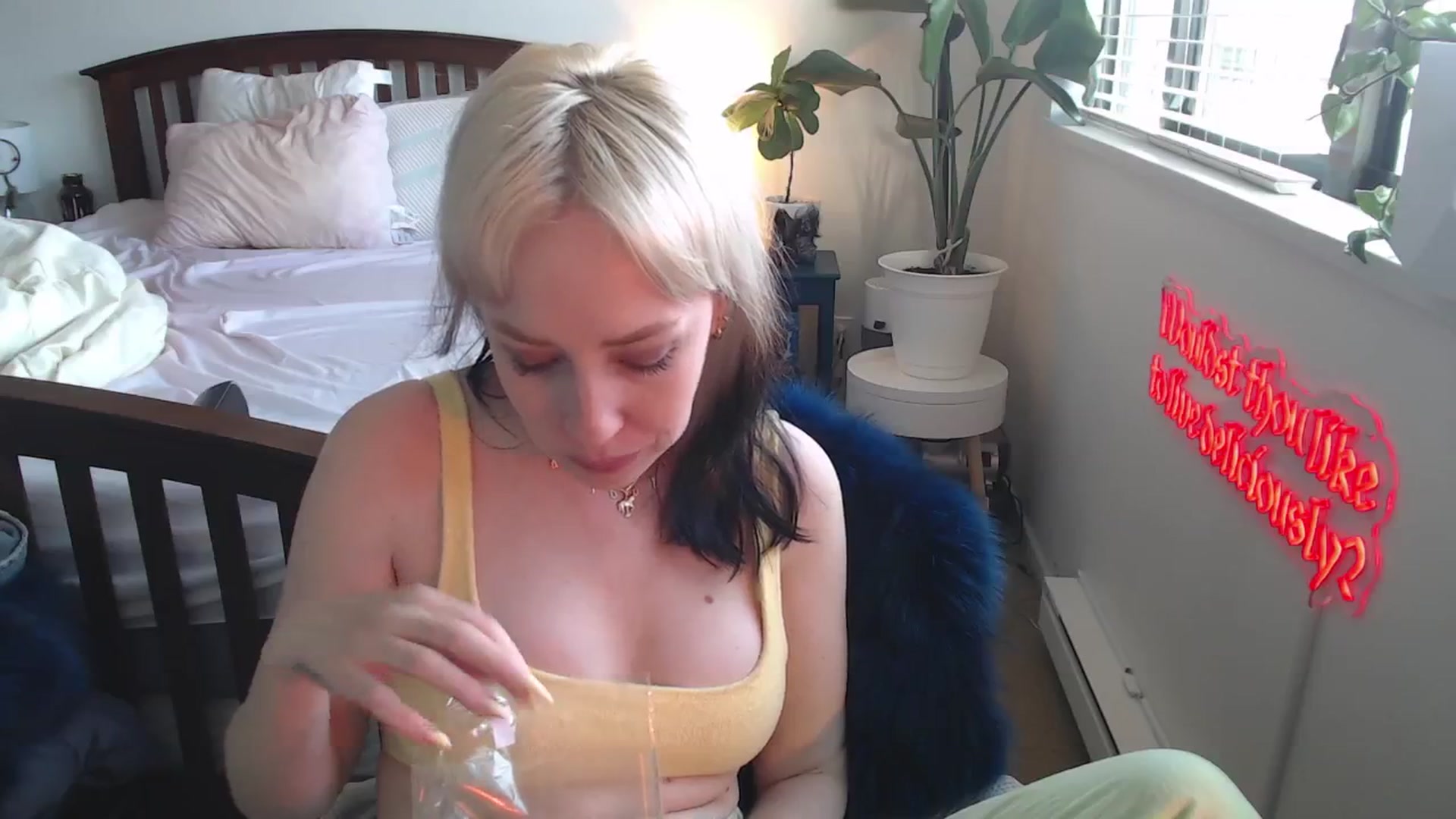 Gallery image thumbnail from NahlaHoney's myfreecams stream on, 05/04/2025, 04:31 image 2 of 20