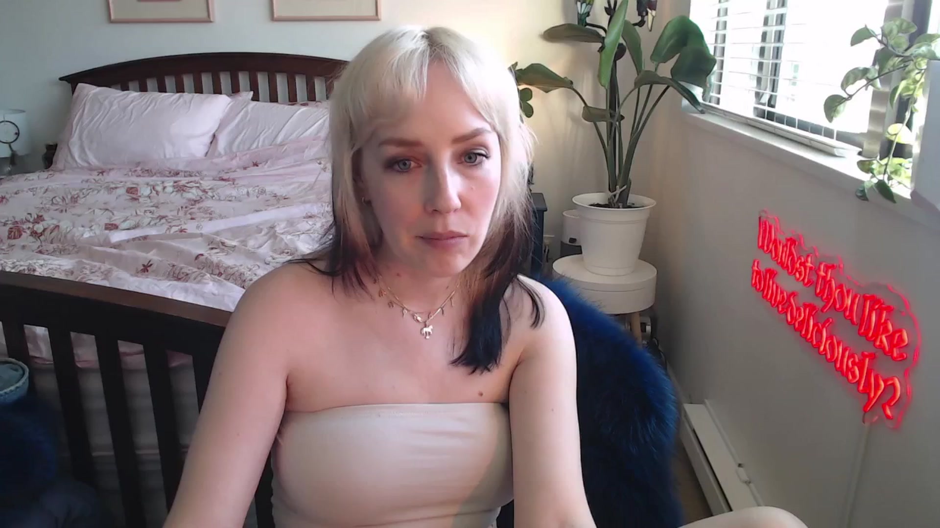 Gallery image thumbnail from NahlaHoney's myfreecams stream on, 05/05/2025, 05:07 image 6 of 20