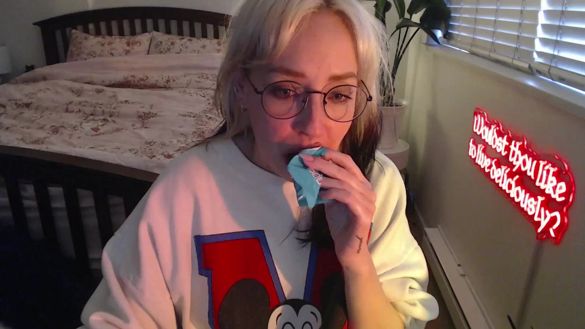 Gallery image thumbnail from NahlaHoney's myfreecams stream on, 05/13/2025, 03:50 image 17 of 20