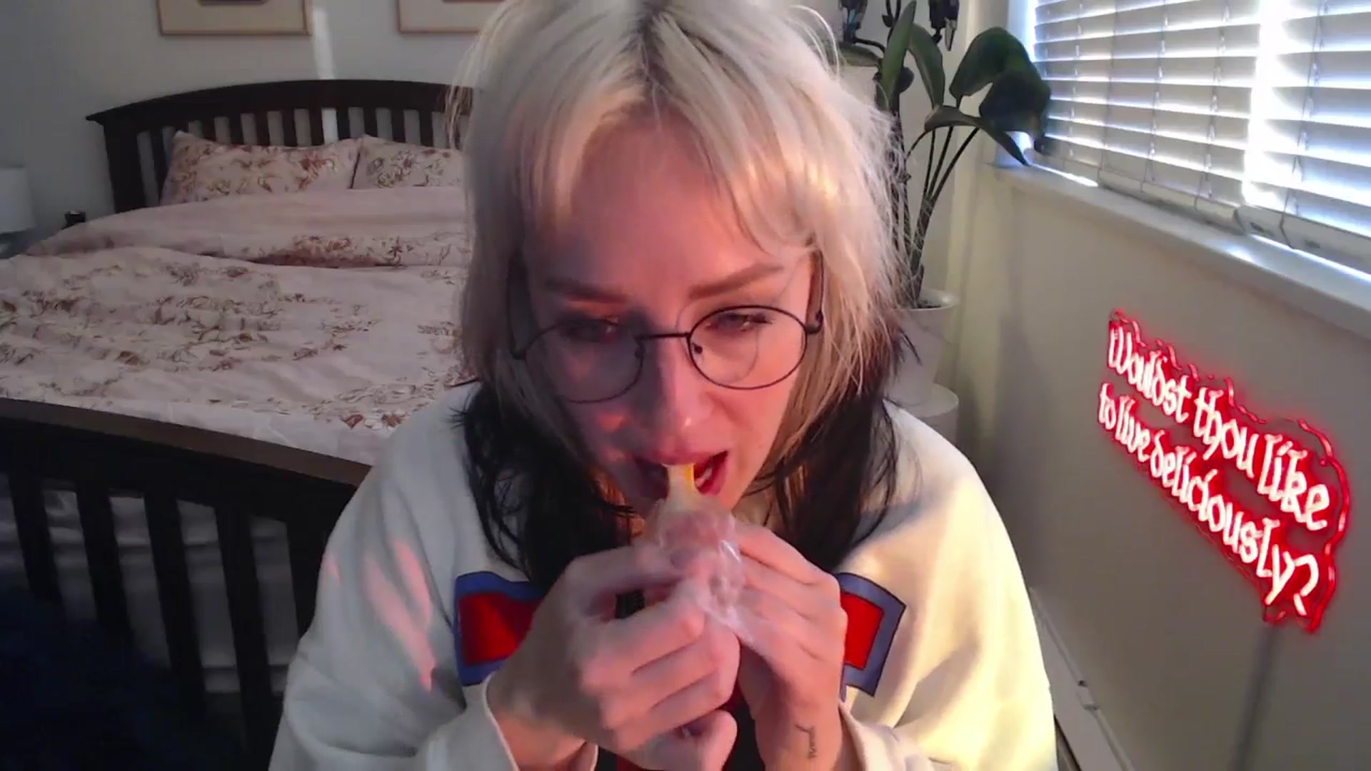 Gallery image thumbnail from NahlaHoney's myfreecams stream on, 05/13/2025, 03:50 image 14 of 20