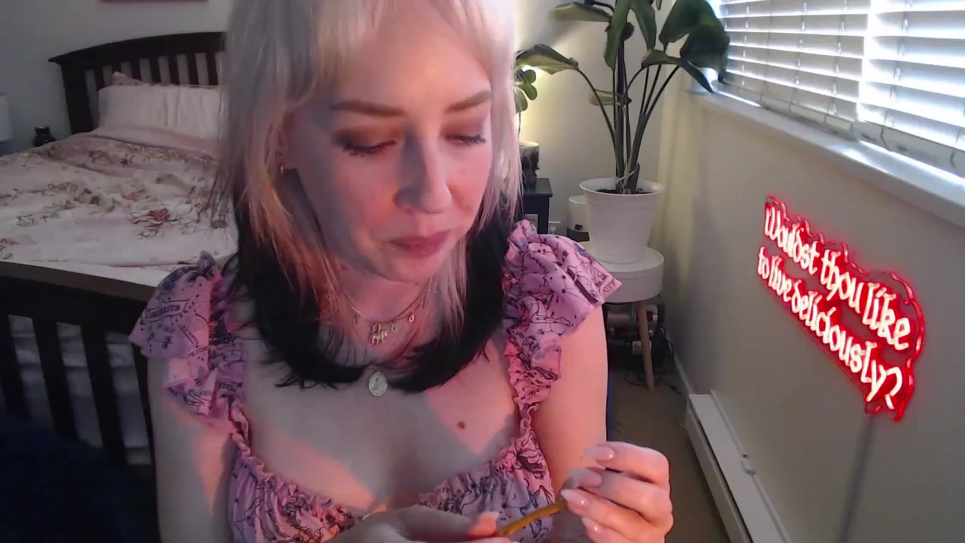 Gallery image thumbnail from NahlaHoney's myfreecams stream on, 05/15/2025, 02:46 image 19 of 20