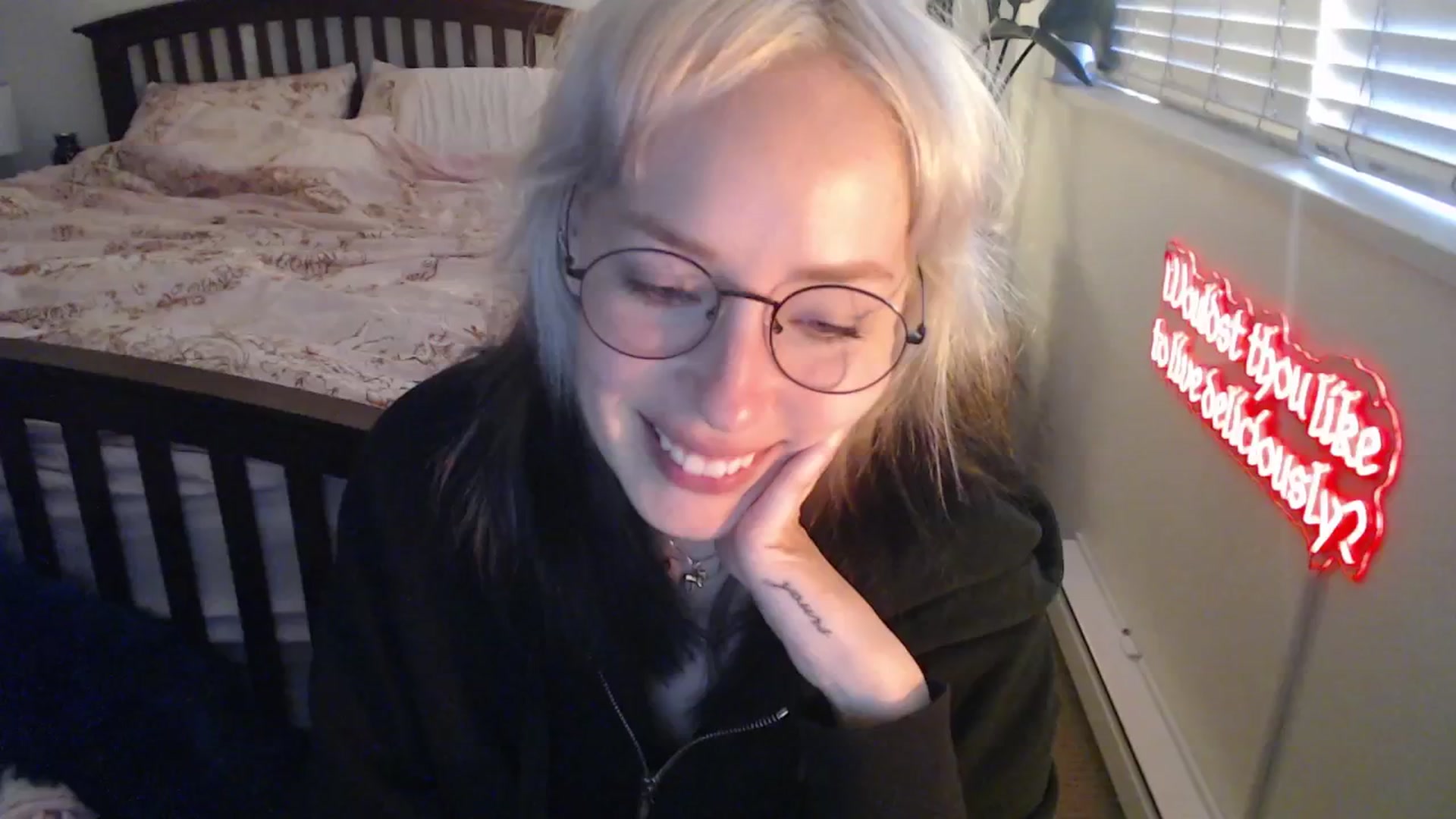 Gallery image thumbnail from NahlaHoney's myfreecams stream on, 05/19/2025, 03:30 image 16 of 20