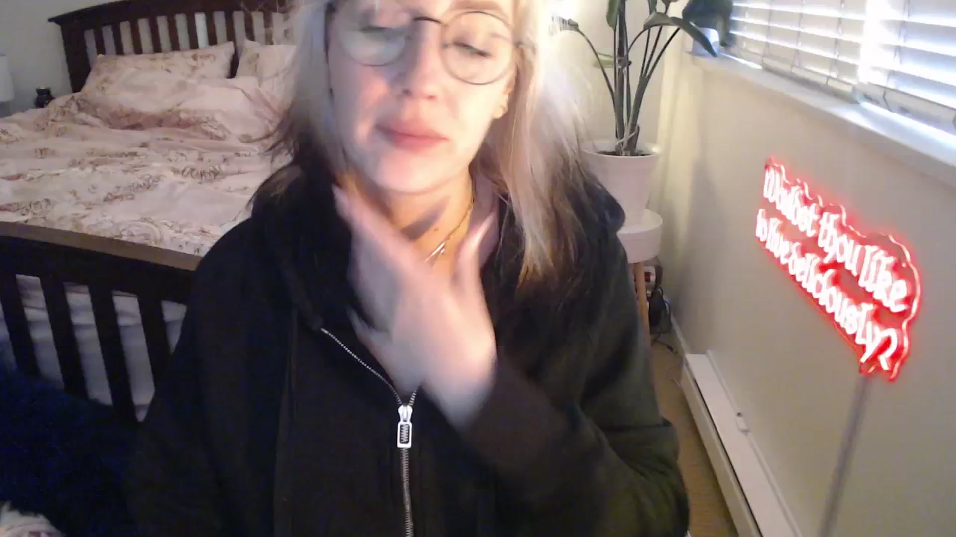Gallery image thumbnail from NahlaHoney's myfreecams stream on, 05/19/2025, 03:30 image 13 of 20