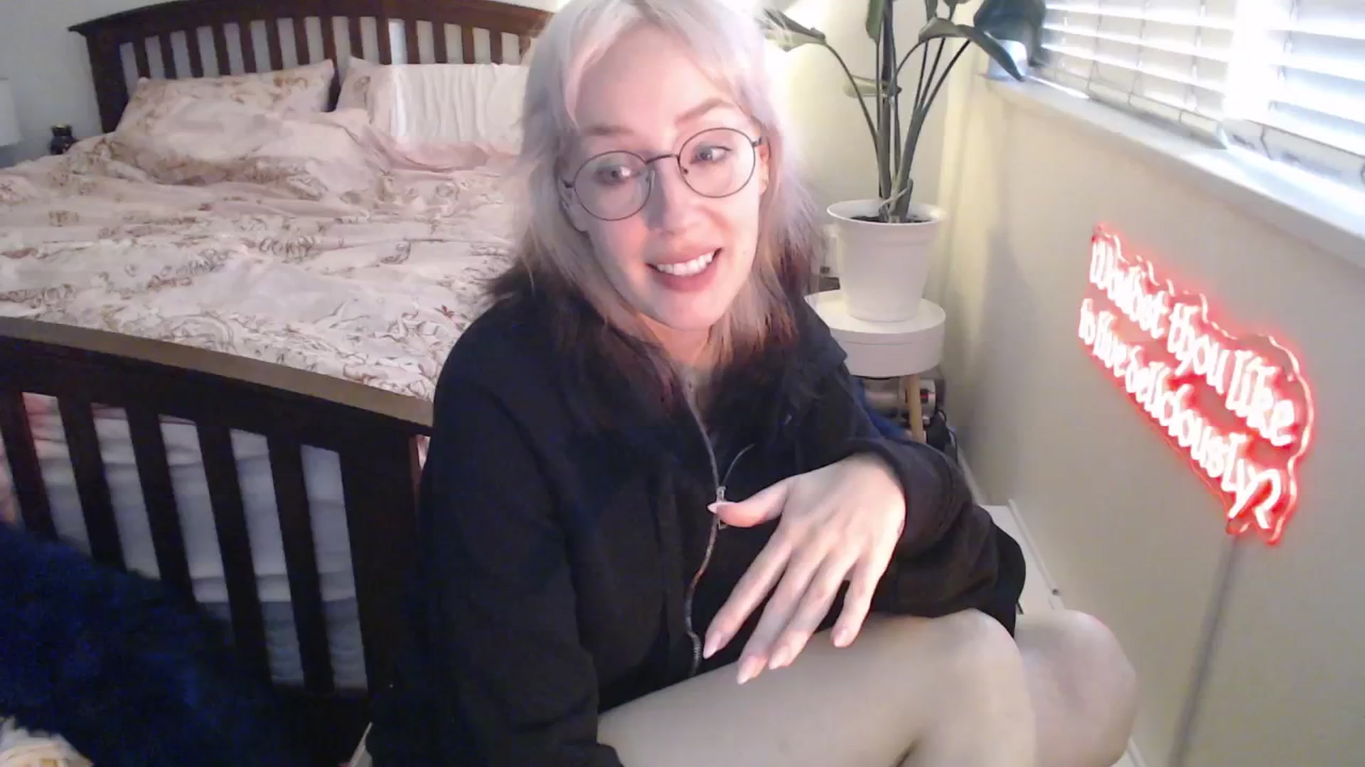 Gallery image thumbnail from NahlaHoney's myfreecams stream on, 05/19/2025, 03:30 image 6 of 20