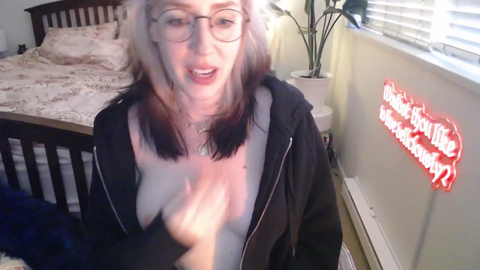 Gallery image thumbnail from NahlaHoney's myfreecams stream on, 05/19/2025, 03:30 image 8 of 20