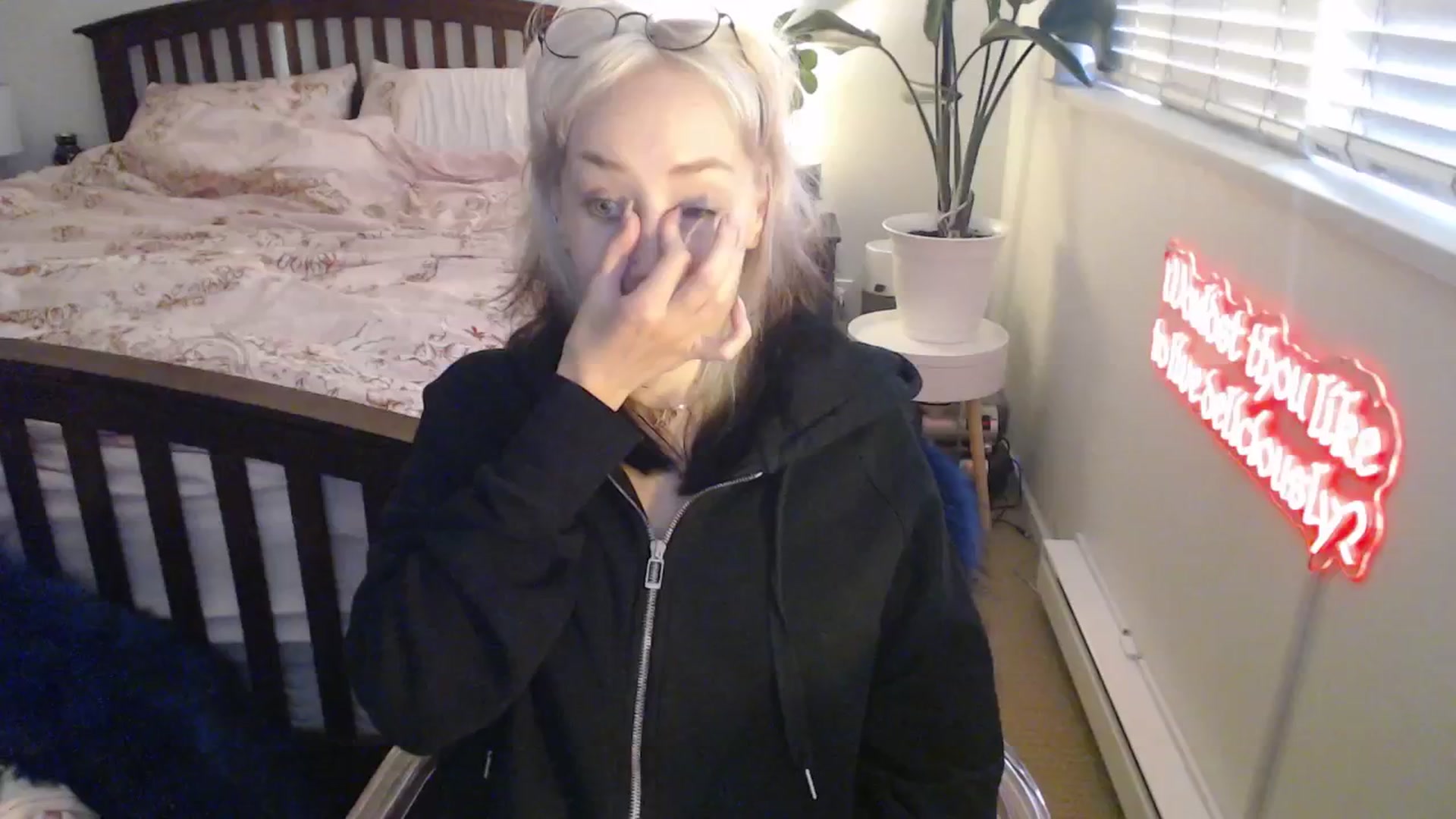 Gallery image thumbnail from NahlaHoney's myfreecams stream on, 05/19/2025, 03:30 image 14 of 20