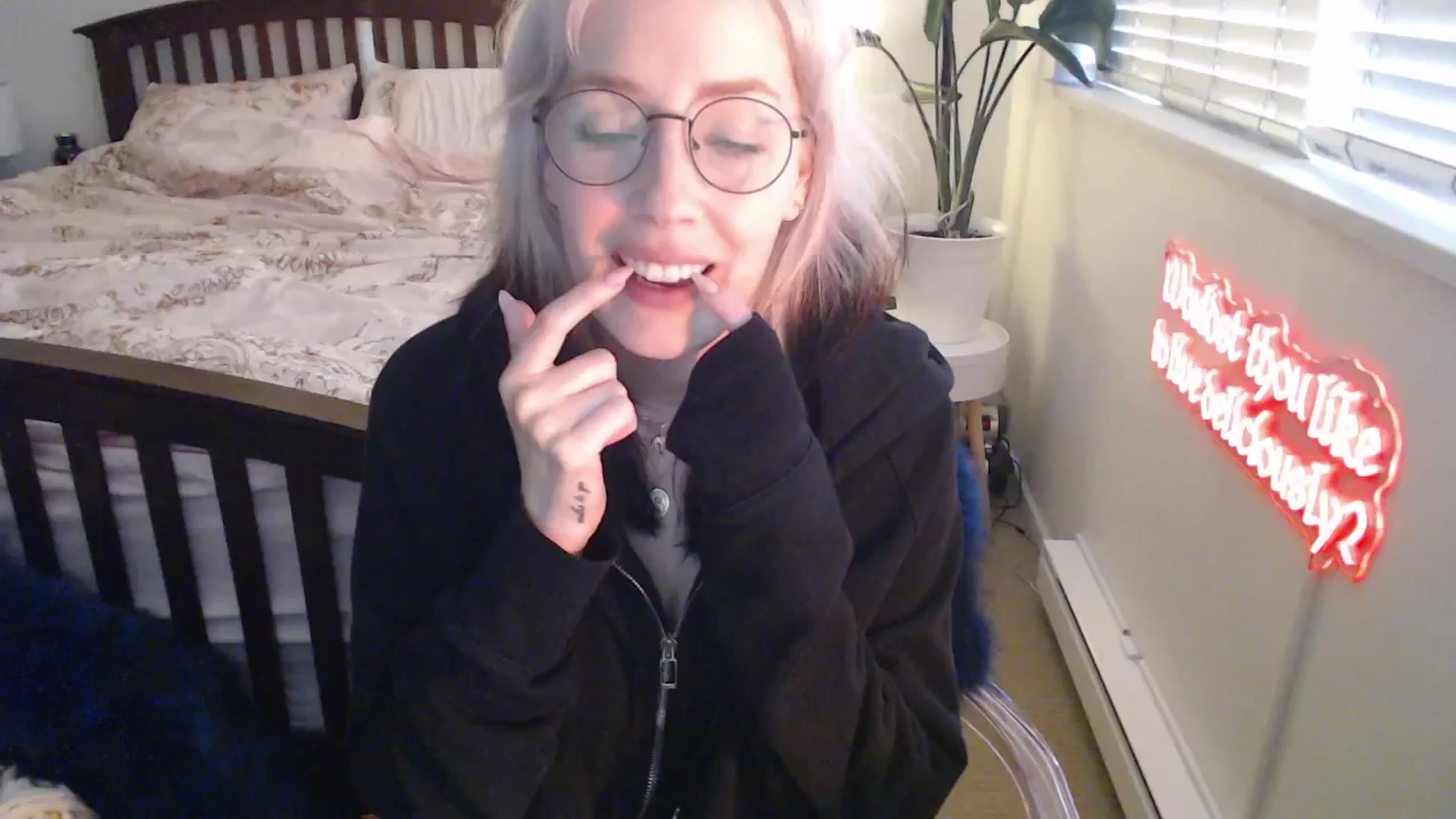 Gallery image thumbnail from NahlaHoney's myfreecams stream on, 05/19/2025, 03:30 image 9 of 20