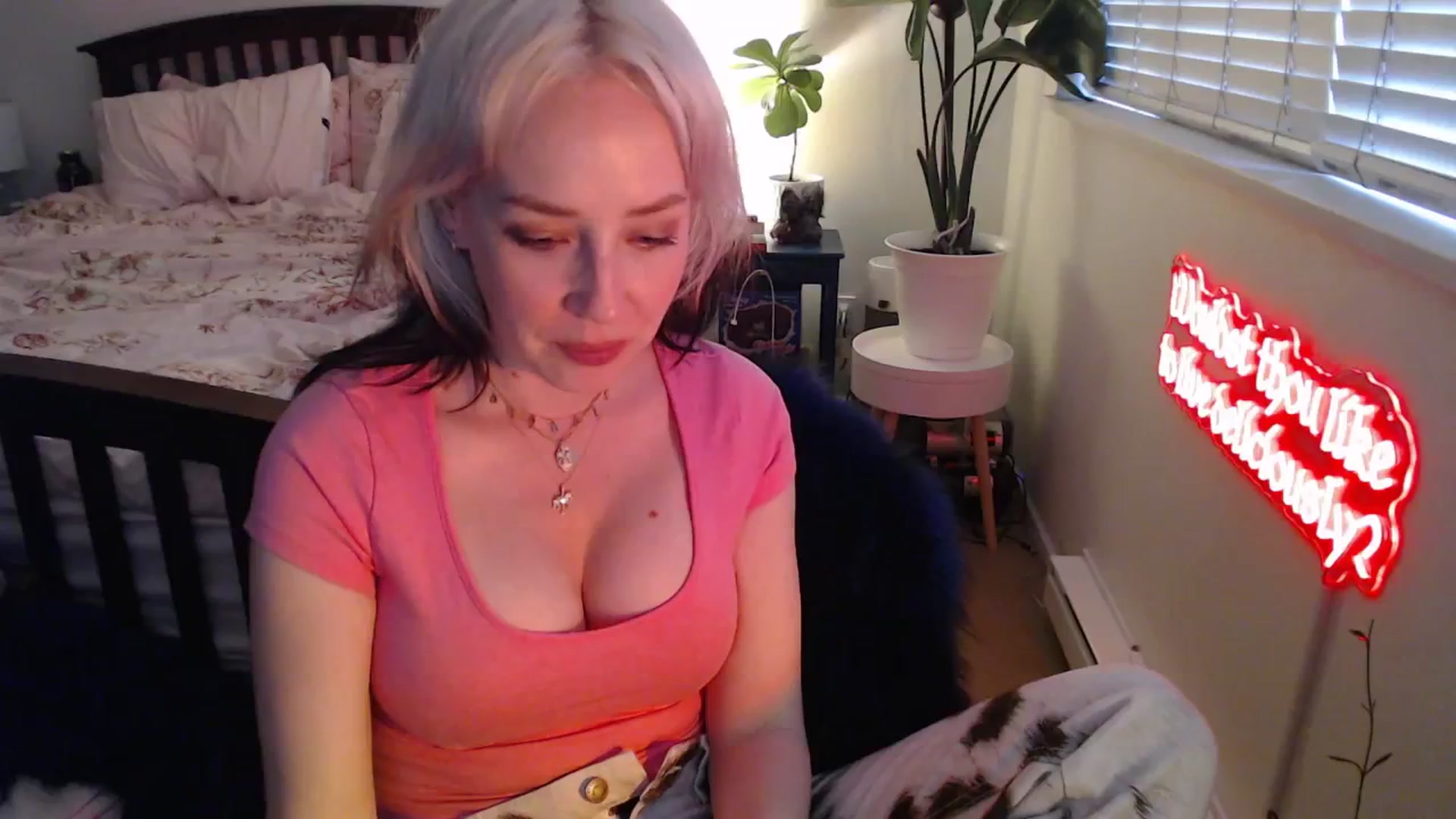 Gallery image thumbnail from NahlaHoney's myfreecams stream on, 05/26/2025, 02:59 image 10 of 20