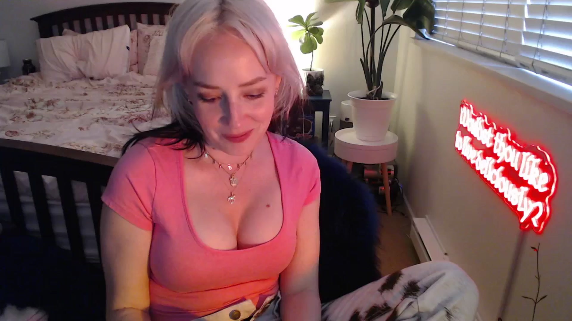 Gallery image thumbnail from NahlaHoney's myfreecams stream on, 05/26/2025, 02:59 image 9 of 20