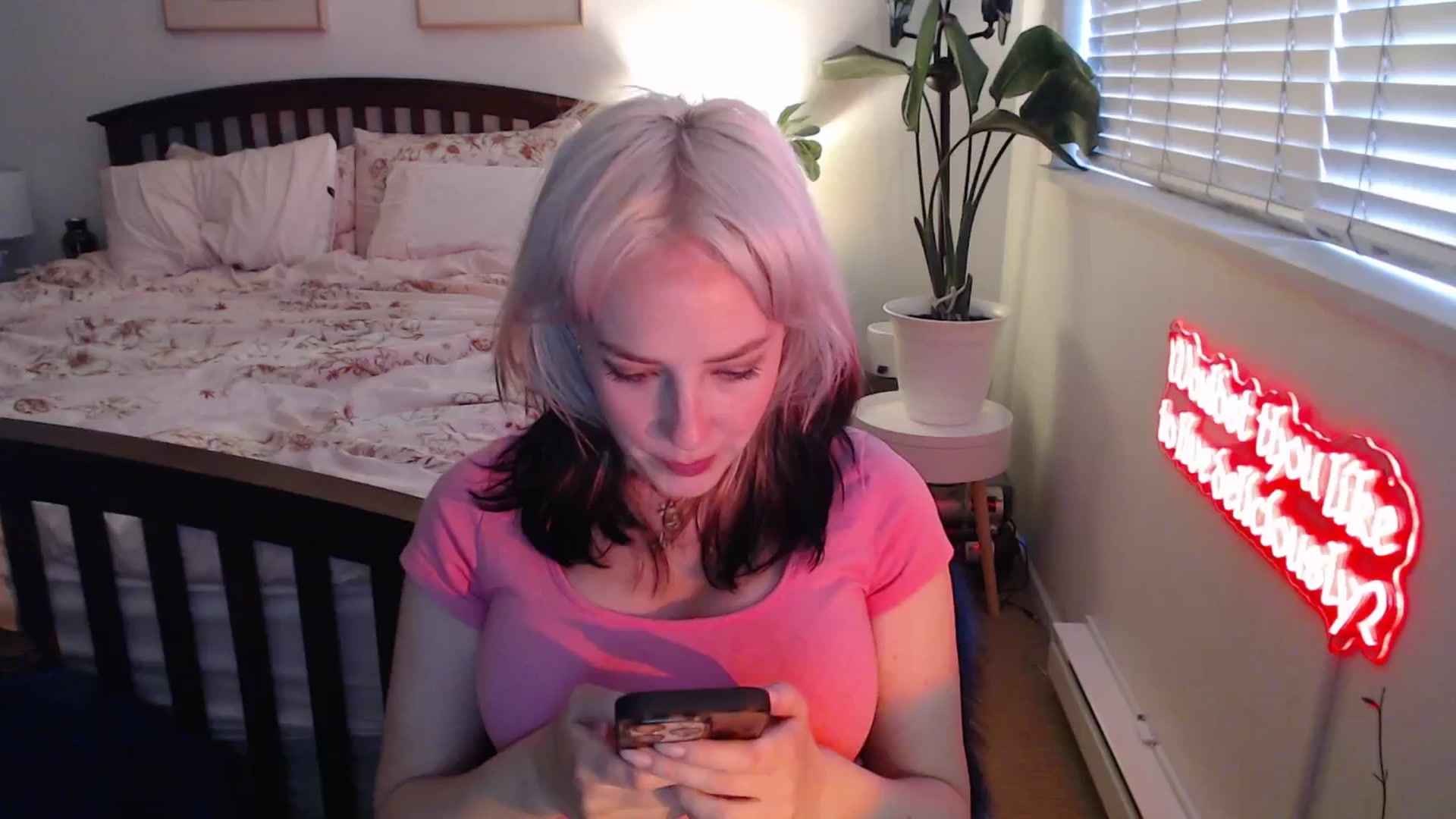 Gallery image thumbnail from NahlaHoney's myfreecams stream on, 05/26/2025, 02:59 image 4 of 20