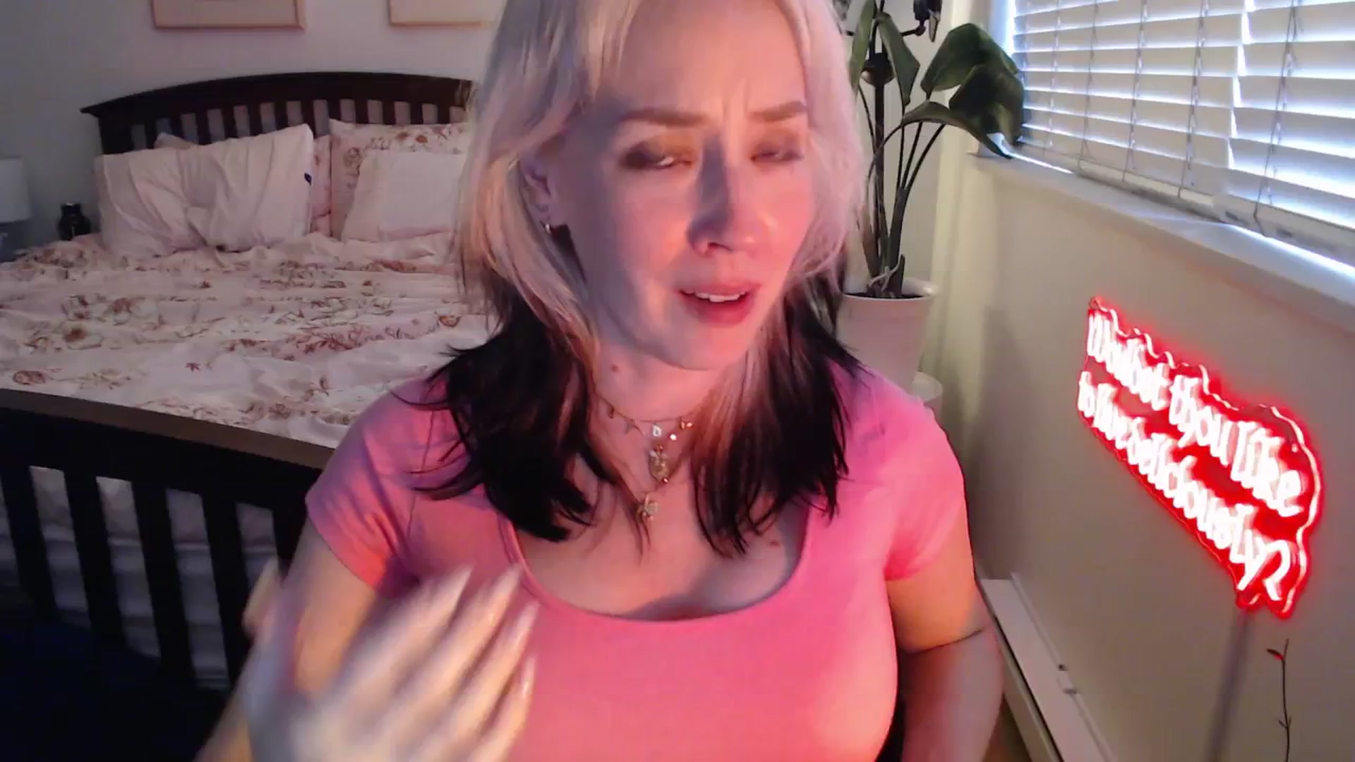 Gallery image thumbnail from NahlaHoney's myfreecams stream on, 05/26/2025, 02:59 image 5 of 20