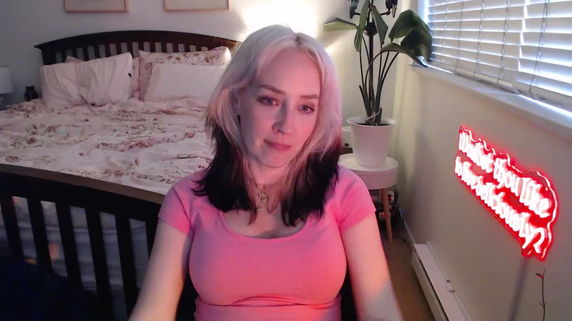 Gallery image thumbnail from NahlaHoney's myfreecams stream on, 05/26/2025, 02:59 image 1 of 20