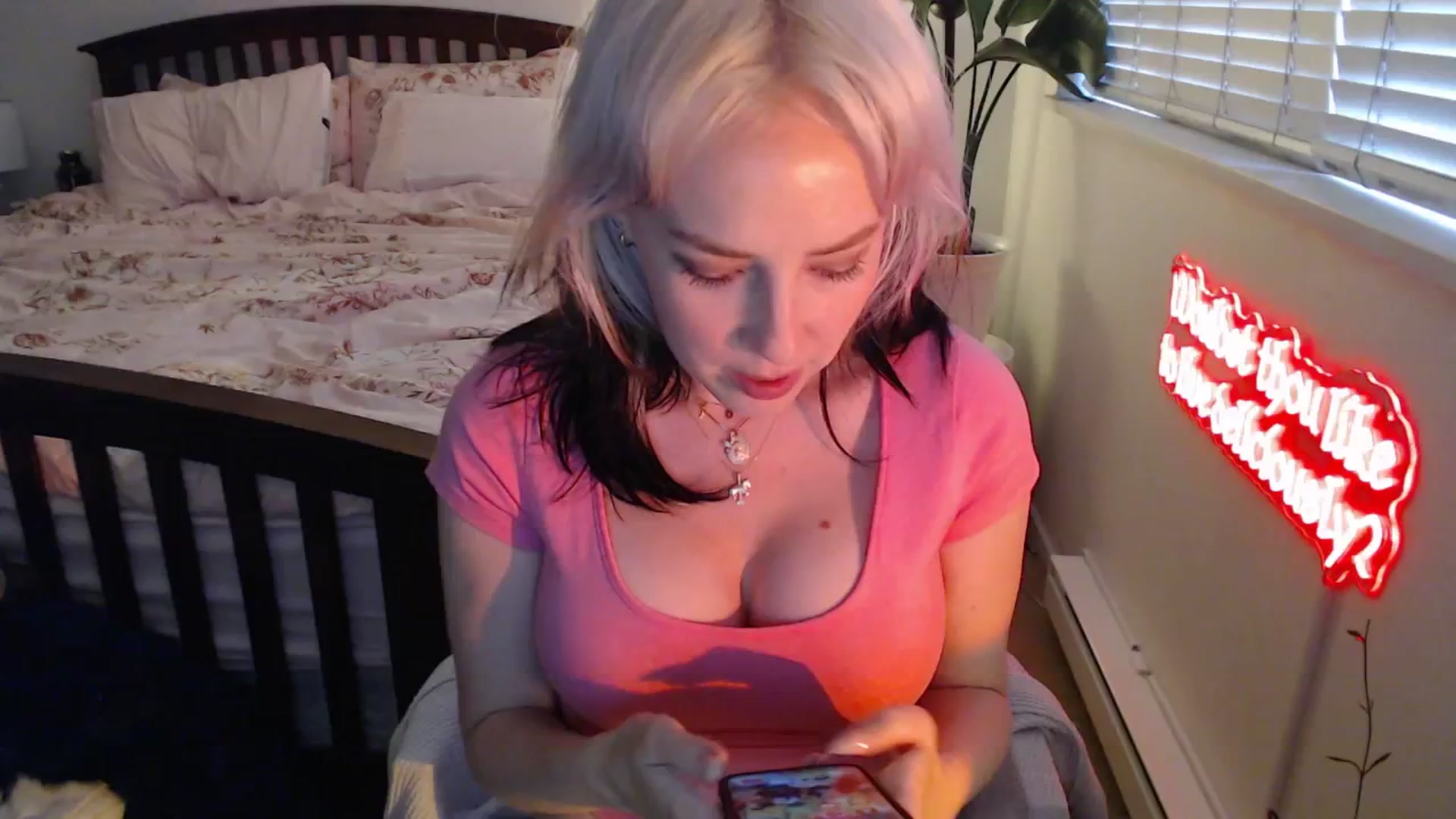 Gallery image thumbnail from NahlaHoney's myfreecams stream on, 05/26/2025, 02:59 image 16 of 20