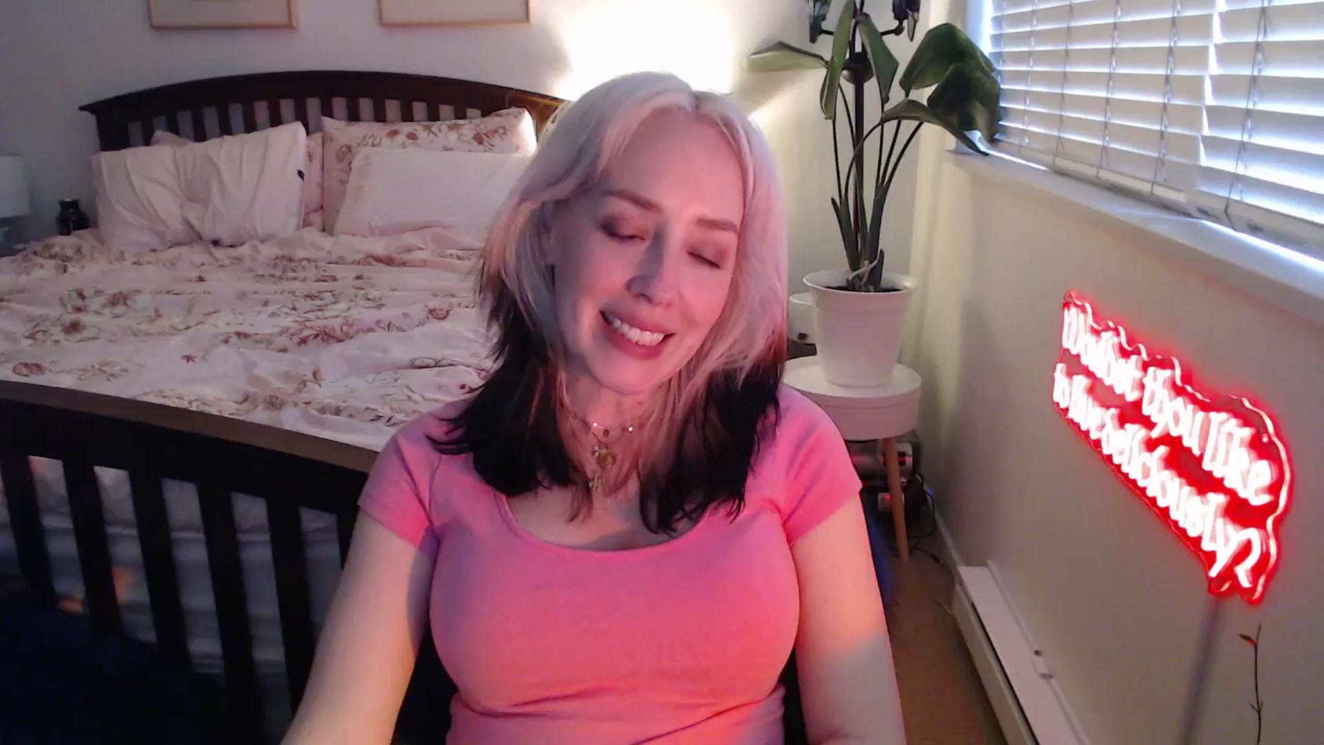 Gallery image thumbnail from NahlaHoney's myfreecams stream on, 05/26/2025, 02:59 image 2 of 20