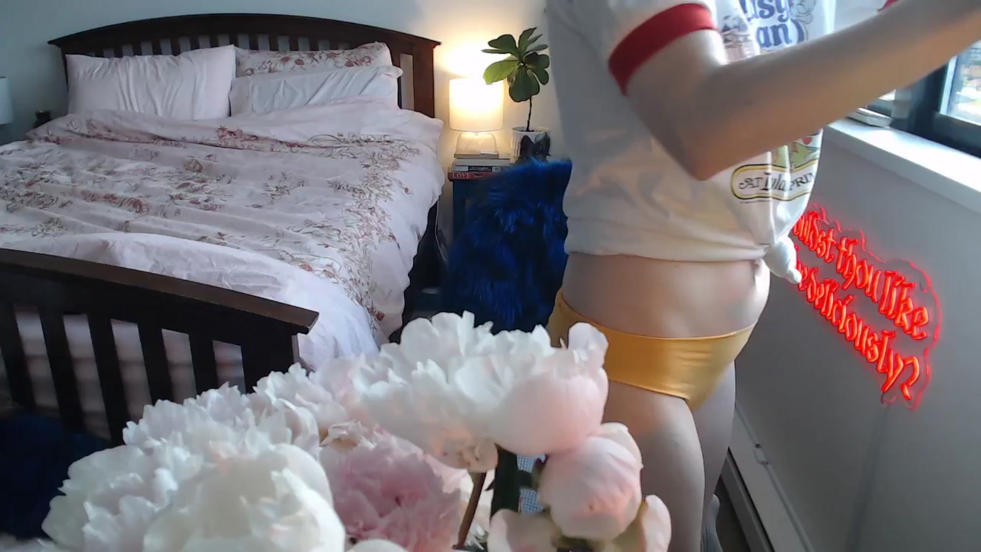 Gallery image thumbnail from NahlaHoney's myfreecams stream on, 05/27/2025, 04:35 image 7 of 20
