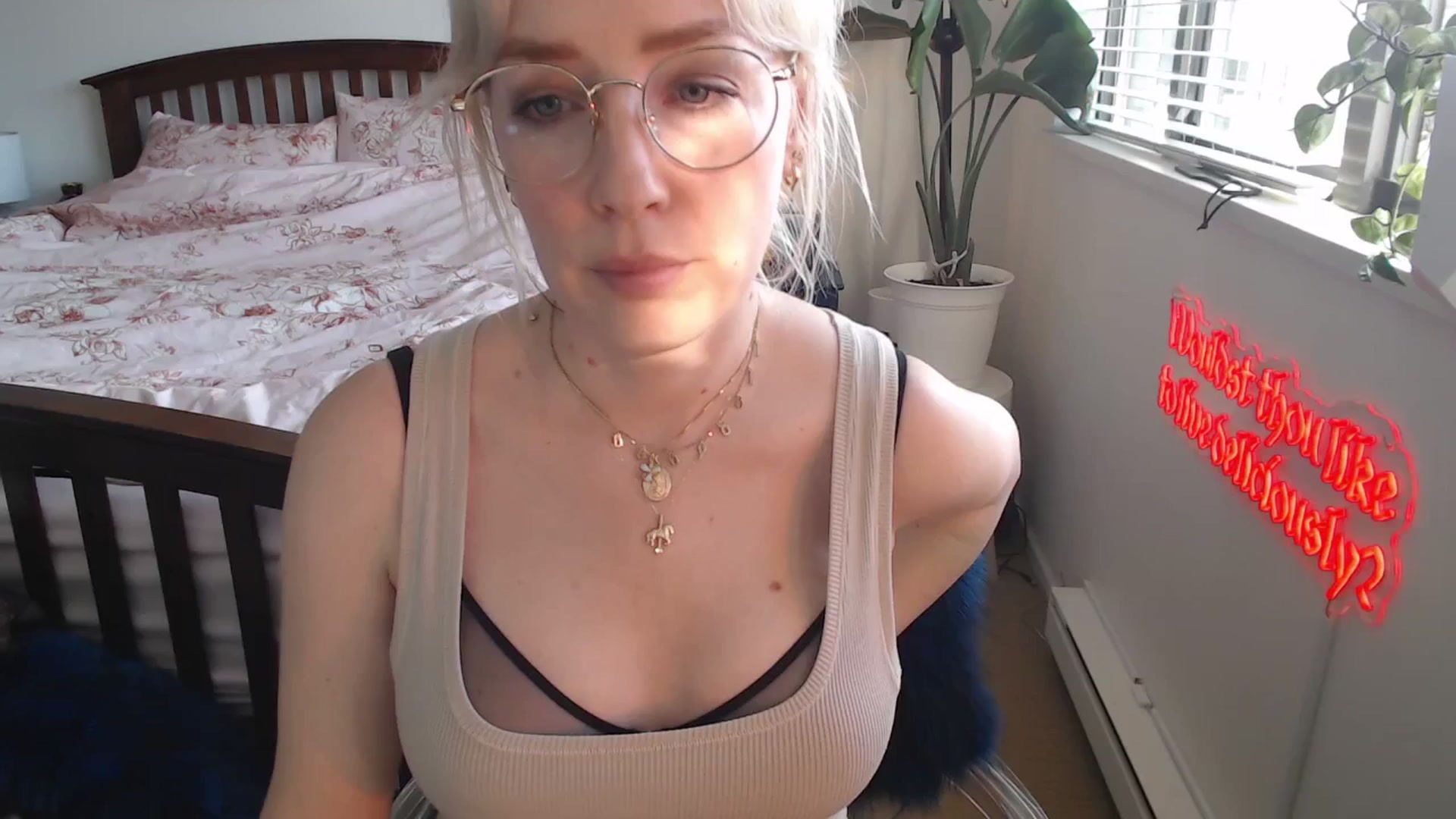 Gallery image thumbnail from NahlaHoney's myfreecams stream on, 05/30/2025, 04:02 image 5 of 20