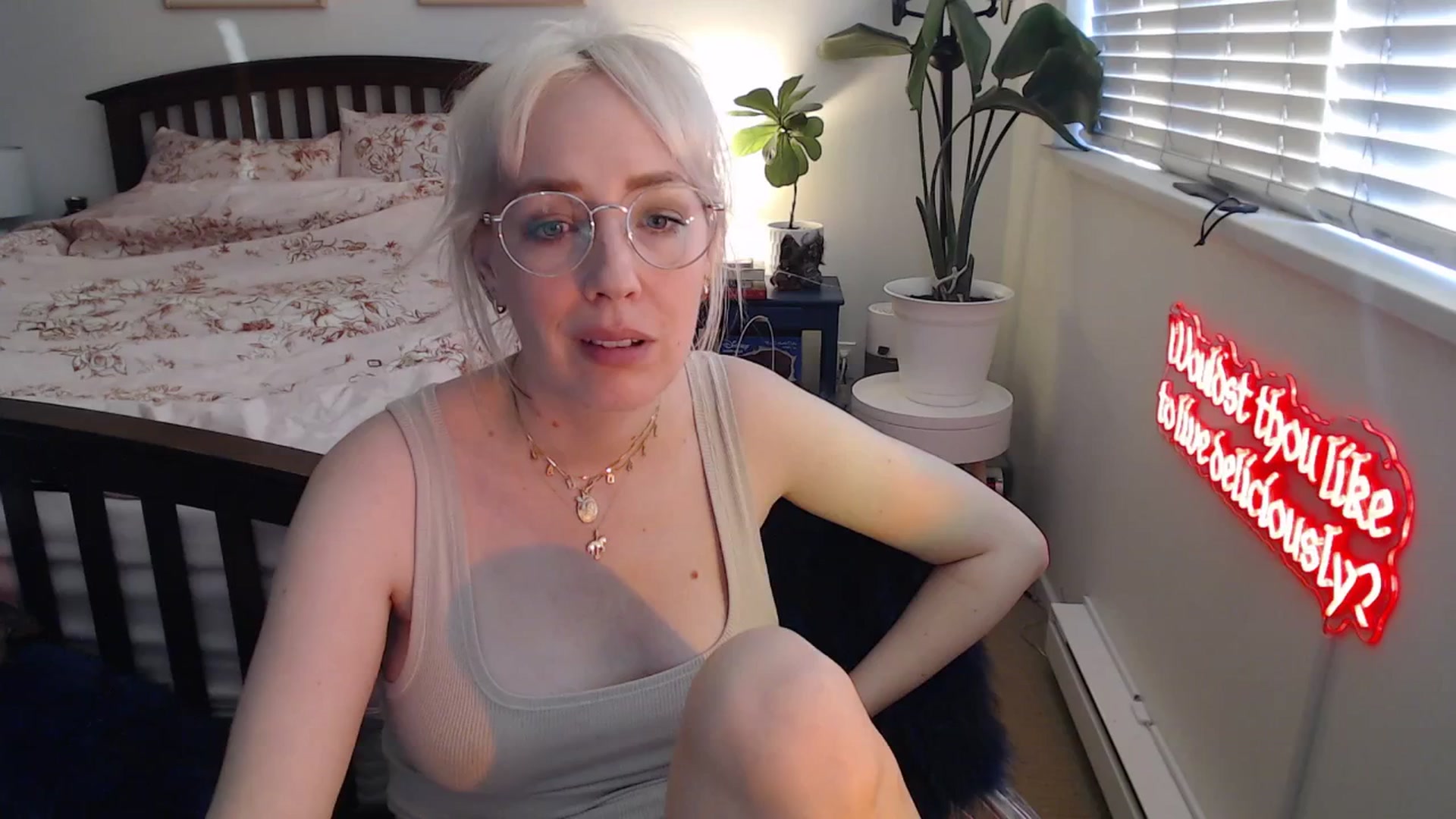 Gallery image thumbnail from NahlaHoney's myfreecams stream on, 05/30/2025, 04:02 image 15 of 20