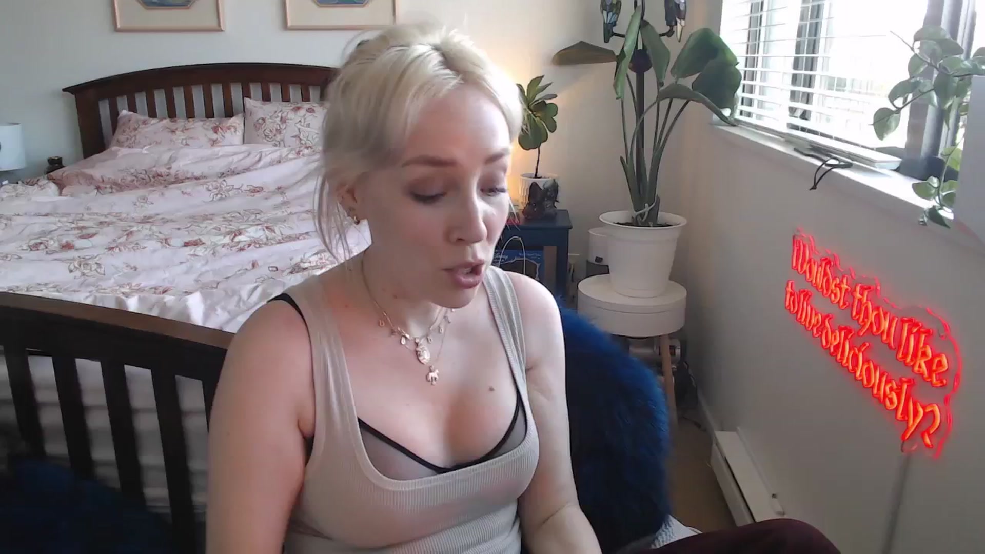 Gallery image thumbnail from NahlaHoney's myfreecams stream on, 05/30/2025, 04:02 image 1 of 20