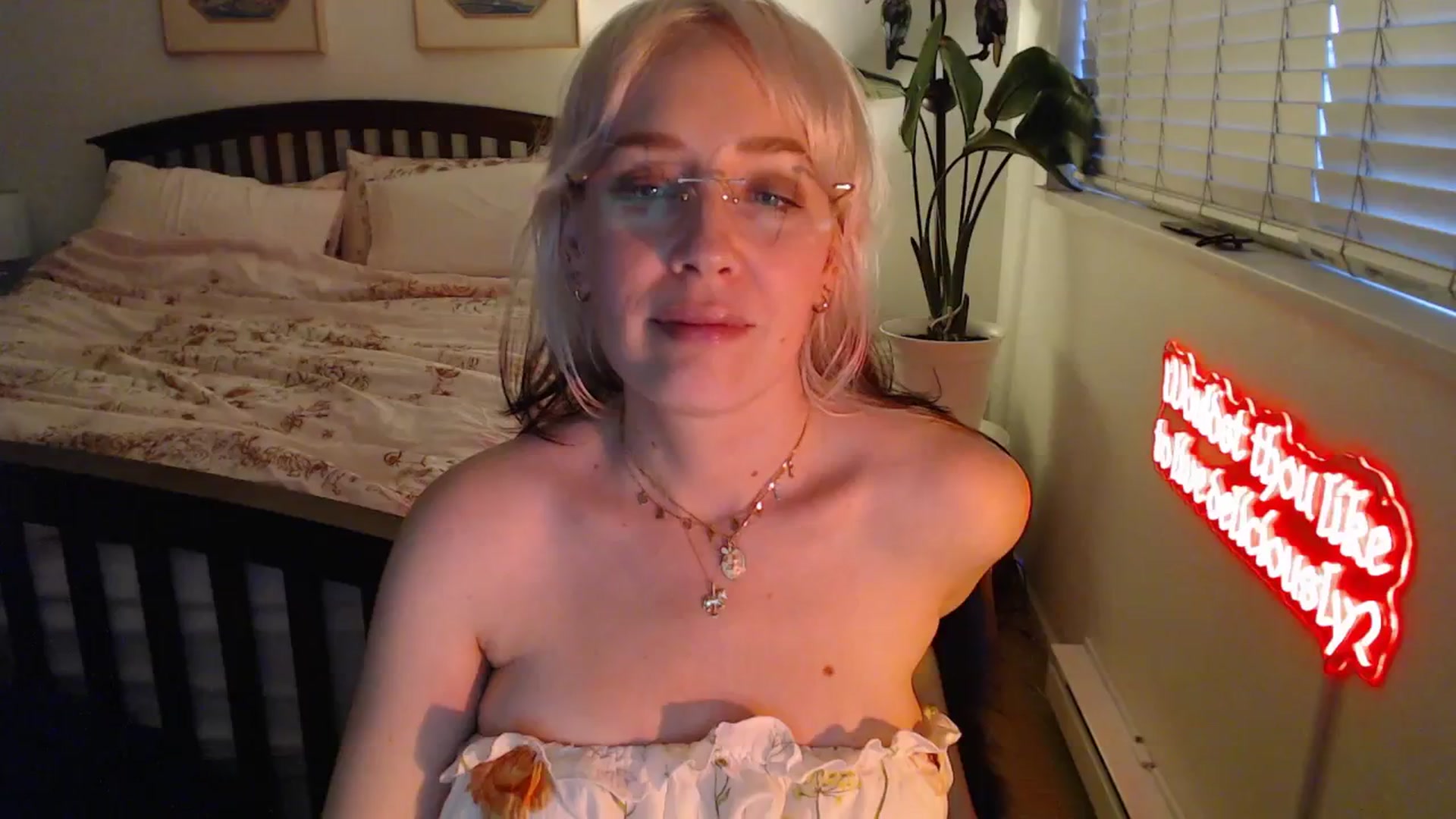 Gallery image thumbnail from NahlaHoney's myfreecams stream on, 05/31/2025, 04:25 image 17 of 20