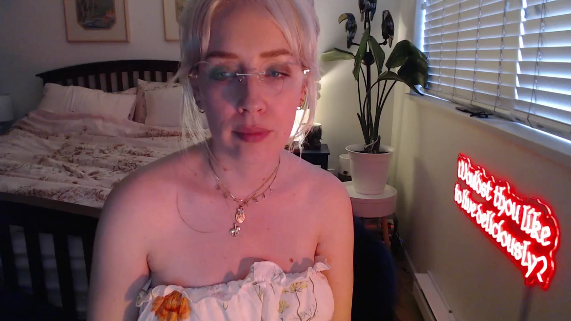 Gallery image thumbnail from NahlaHoney's myfreecams stream on, 05/31/2025, 04:25 image 10 of 20