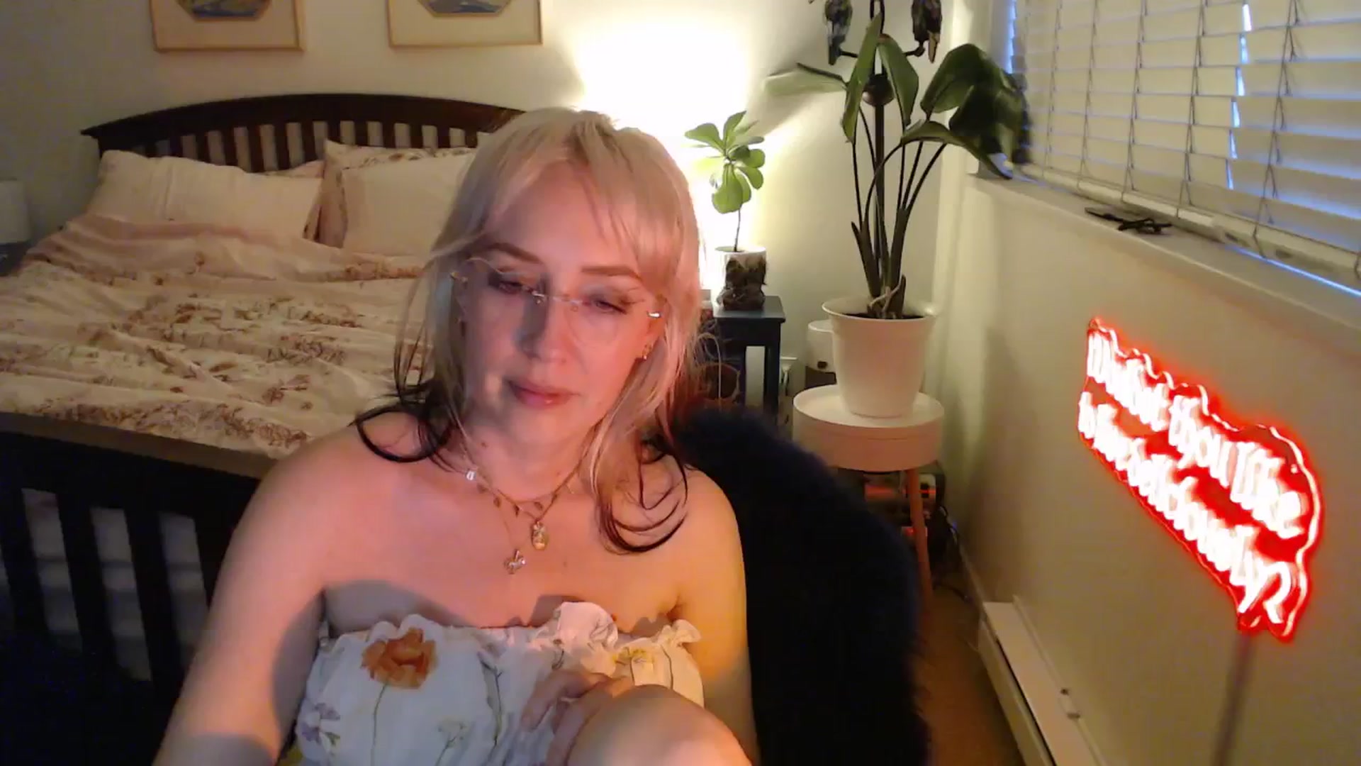Gallery image thumbnail from NahlaHoney's myfreecams stream on, 05/31/2025, 04:25 image 18 of 20