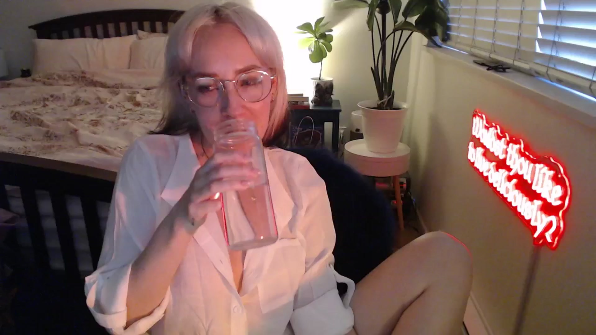 Gallery image thumbnail from NahlaHoney's myfreecams stream on, 06/02/2025, 04:53 image 16 of 20