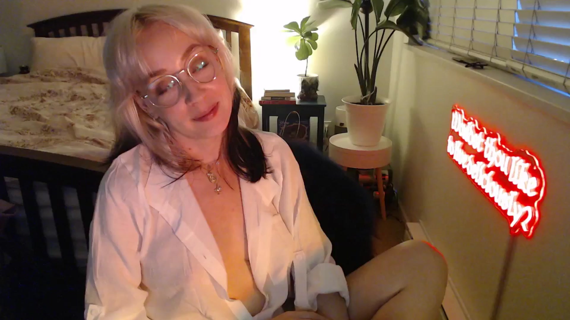 Gallery image thumbnail from NahlaHoney's myfreecams stream on, 06/02/2025, 04:53 image 18 of 20
