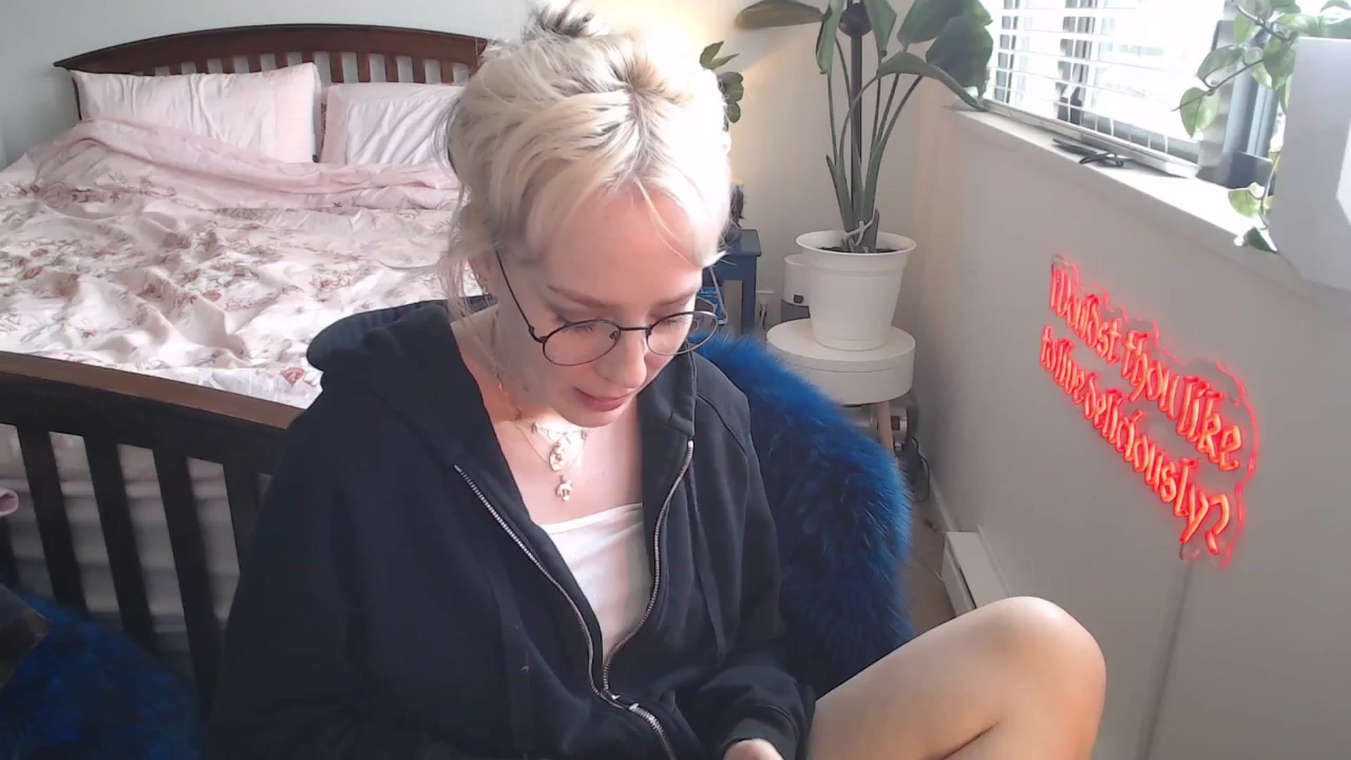 Gallery image thumbnail from NahlaHoney's myfreecams stream on, 06/06/2025, 04:35 image 6 of 20