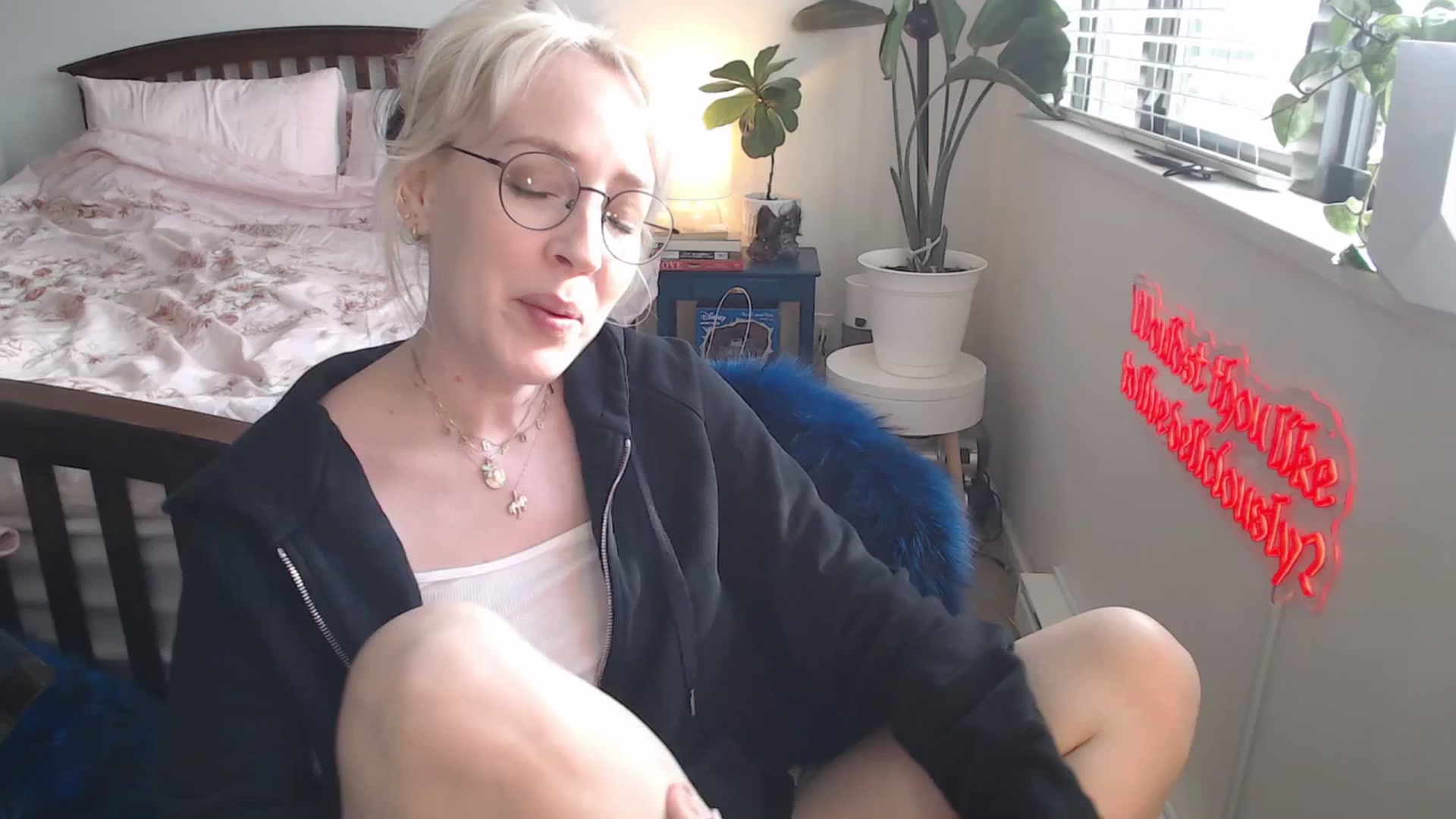 Gallery image thumbnail from NahlaHoney's myfreecams stream on, 06/06/2025, 04:35 image 5 of 20