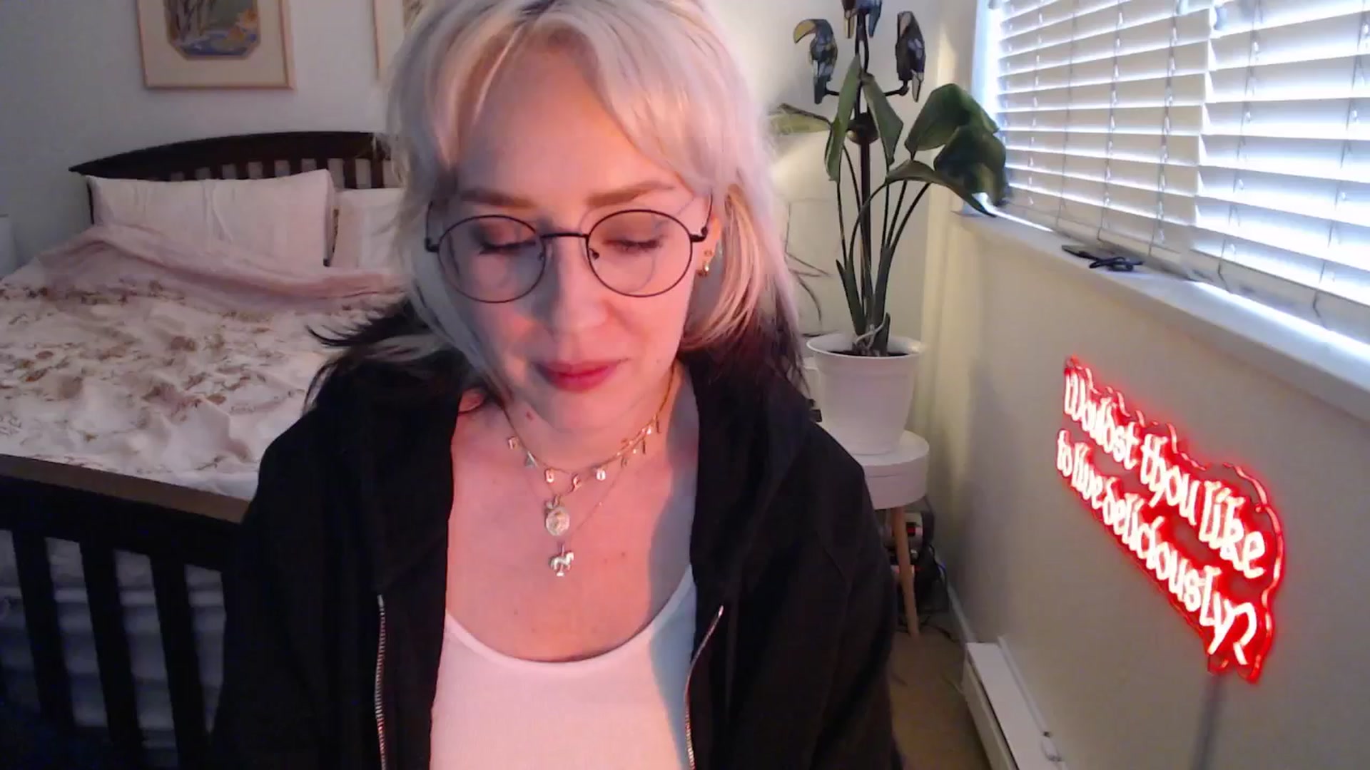 Gallery image thumbnail from NahlaHoney's myfreecams stream on, 06/06/2025, 04:35 image 8 of 20