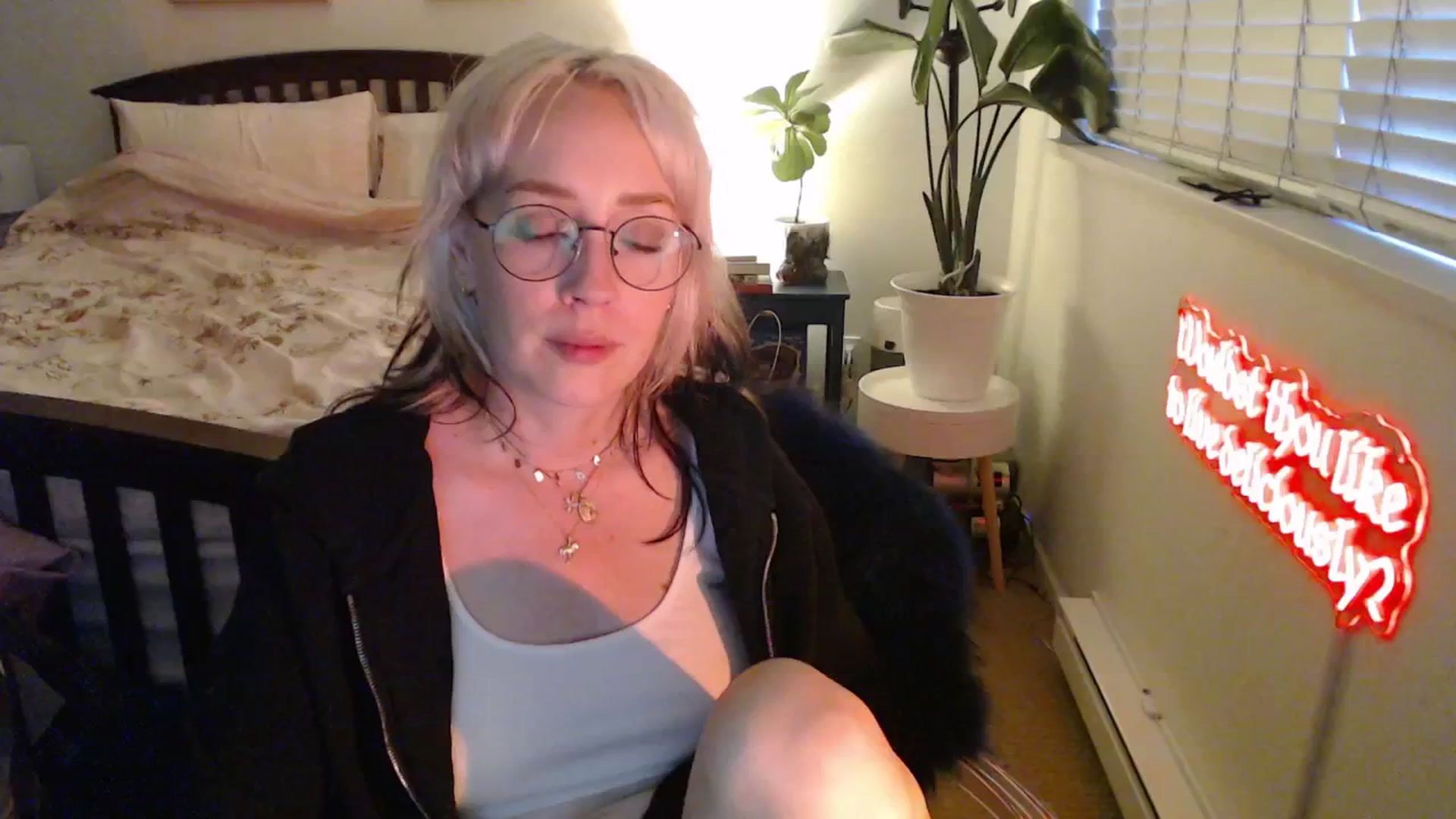 Gallery image thumbnail from NahlaHoney's myfreecams stream on, 06/06/2025, 04:35 image 17 of 20