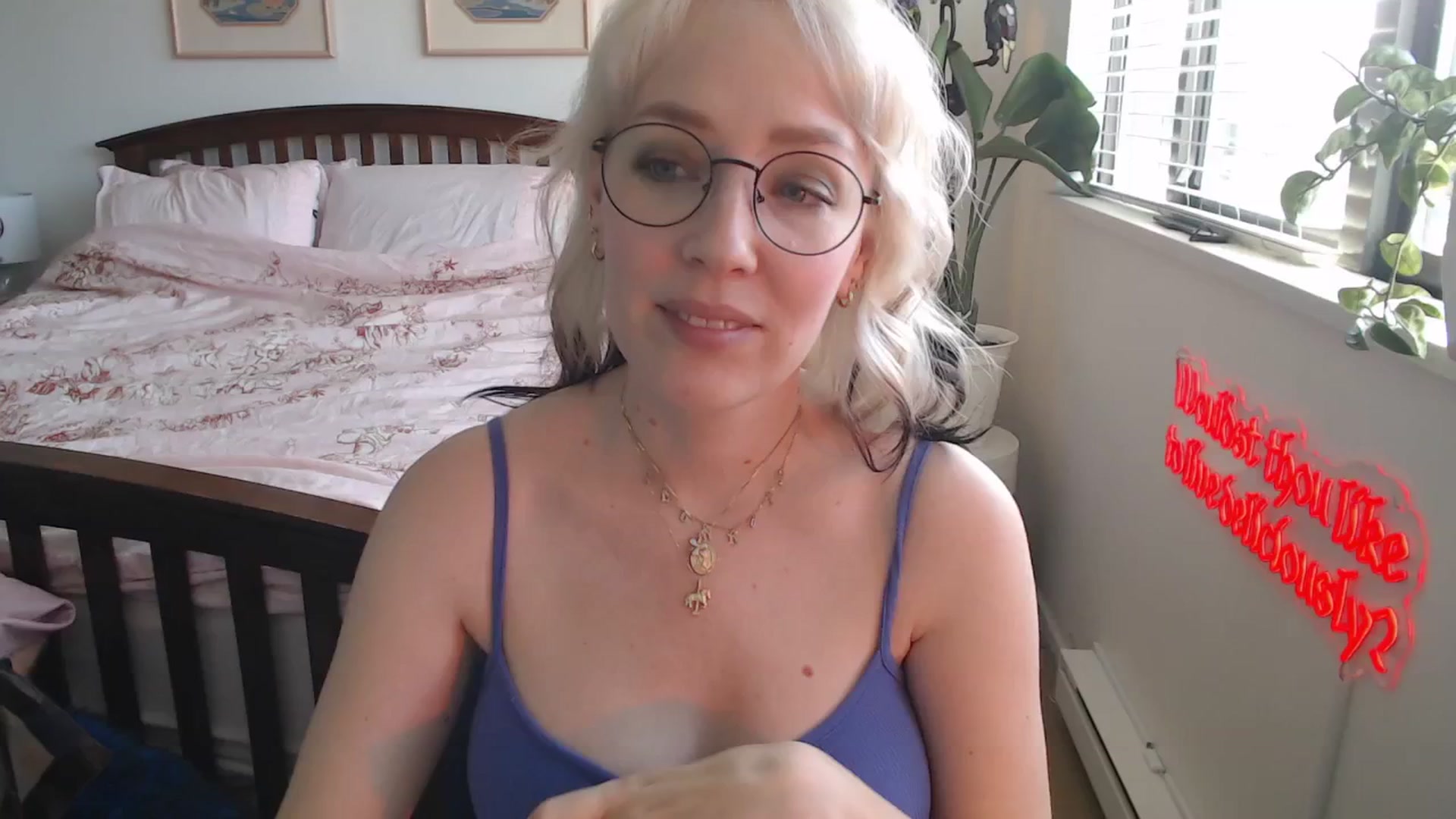 Gallery image thumbnail from NahlaHoney's myfreecams stream on, 06/07/2025, 04:03 image 6 of 20