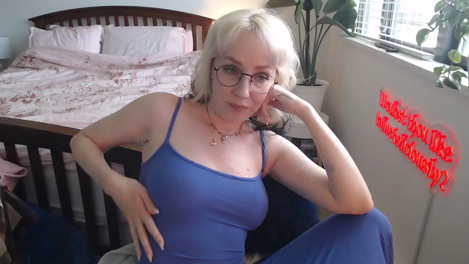 Gallery image thumbnail from NahlaHoney's myfreecams stream on, 06/07/2025, 04:03 image 2 of 20