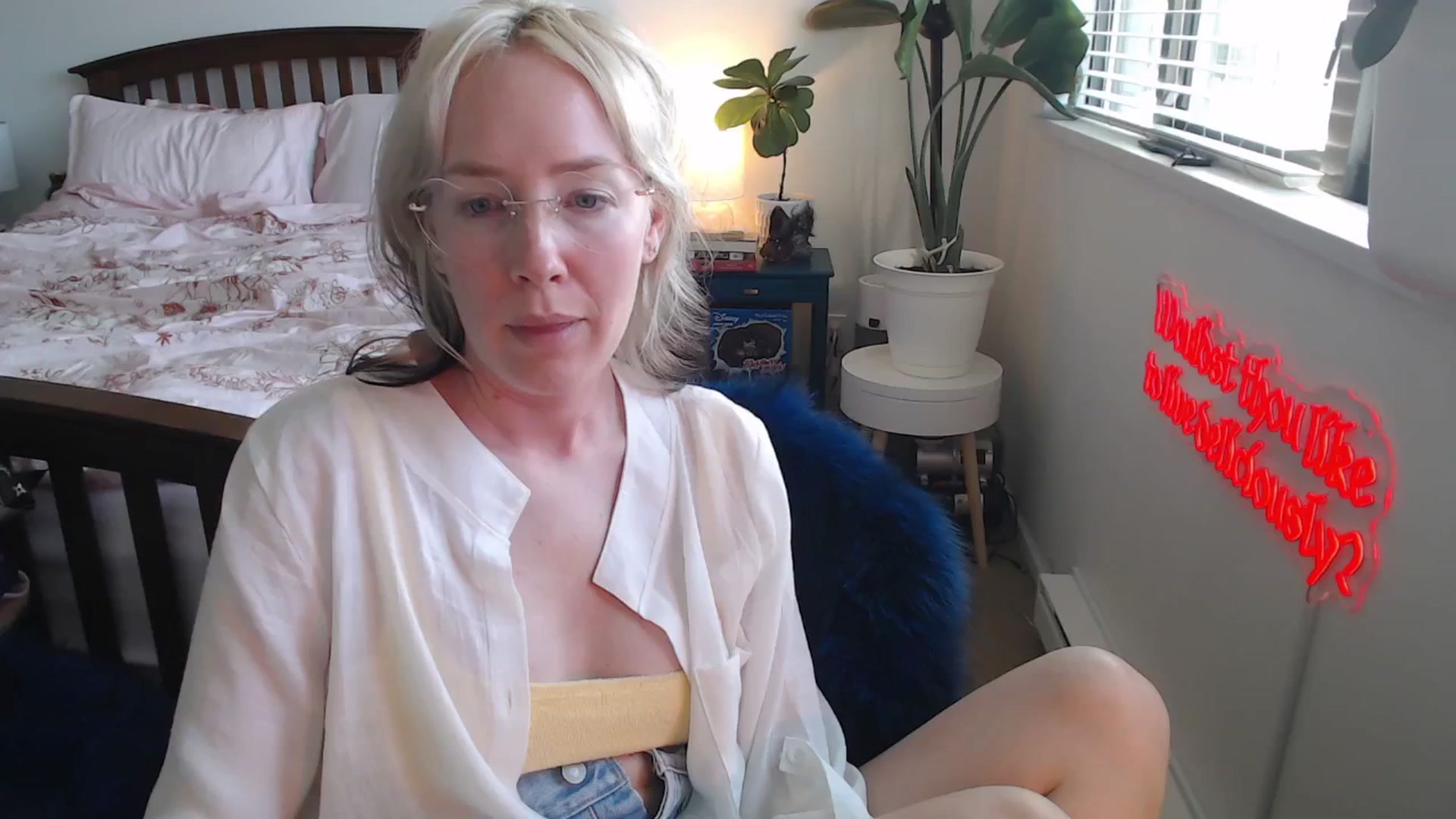 Gallery image thumbnail from NahlaHoney's myfreecams stream on, 06/10/2025, 03:07 image 6 of 20