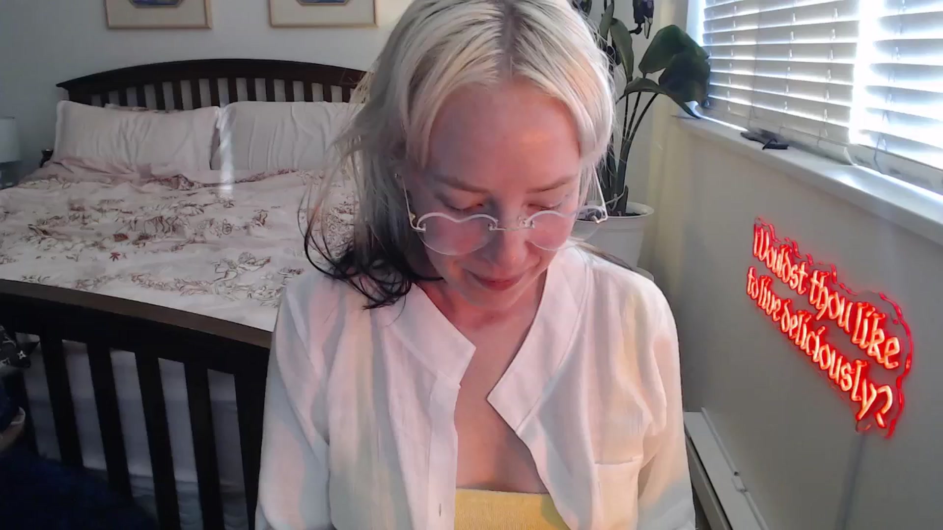 Gallery image thumbnail from NahlaHoney's myfreecams stream on, 06/10/2025, 03:07 image 19 of 20