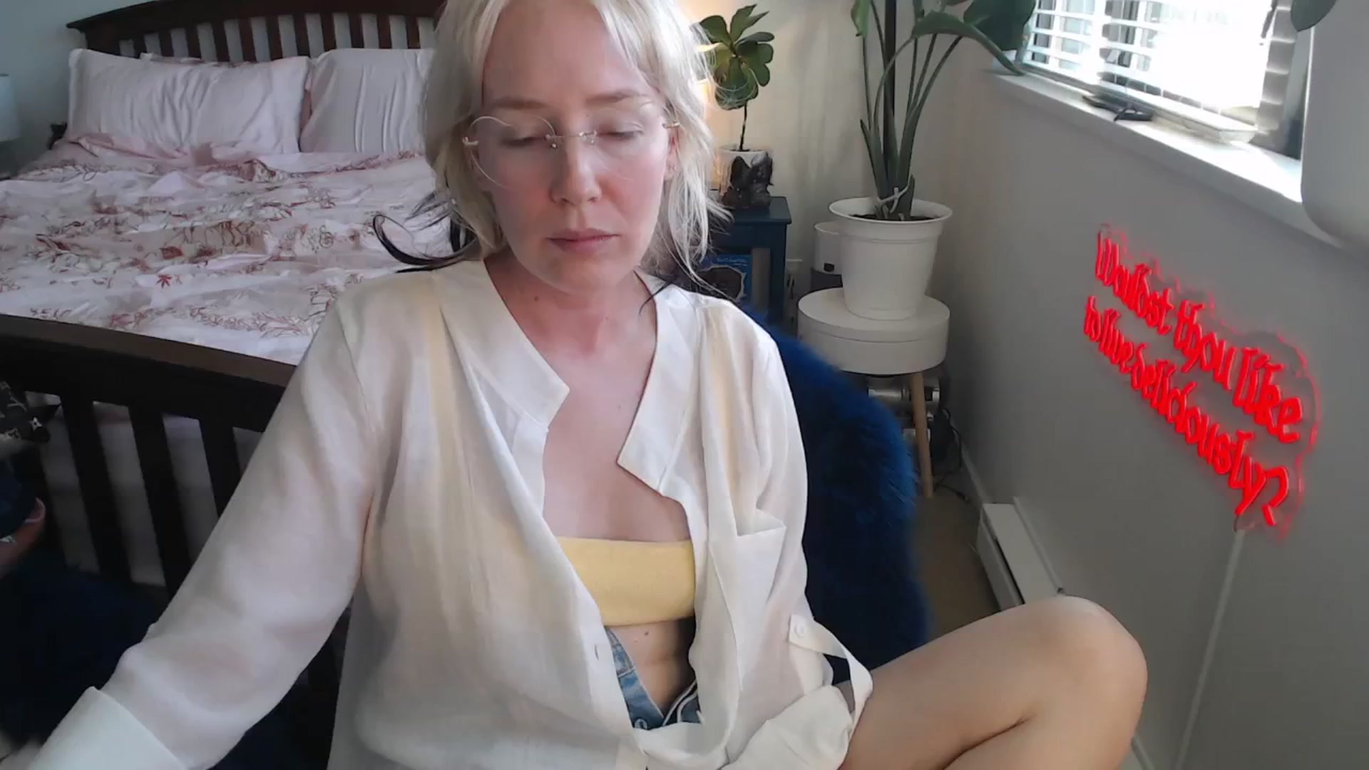 Gallery image thumbnail from NahlaHoney's myfreecams stream on, 06/10/2025, 03:07 image 13 of 20