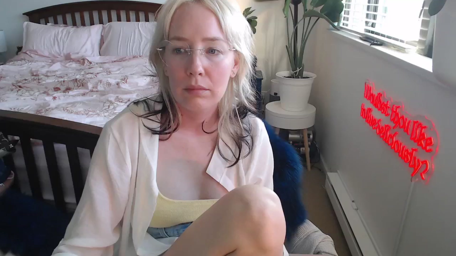 Gallery image thumbnail from NahlaHoney's myfreecams stream on, 06/10/2025, 03:07 image 9 of 20