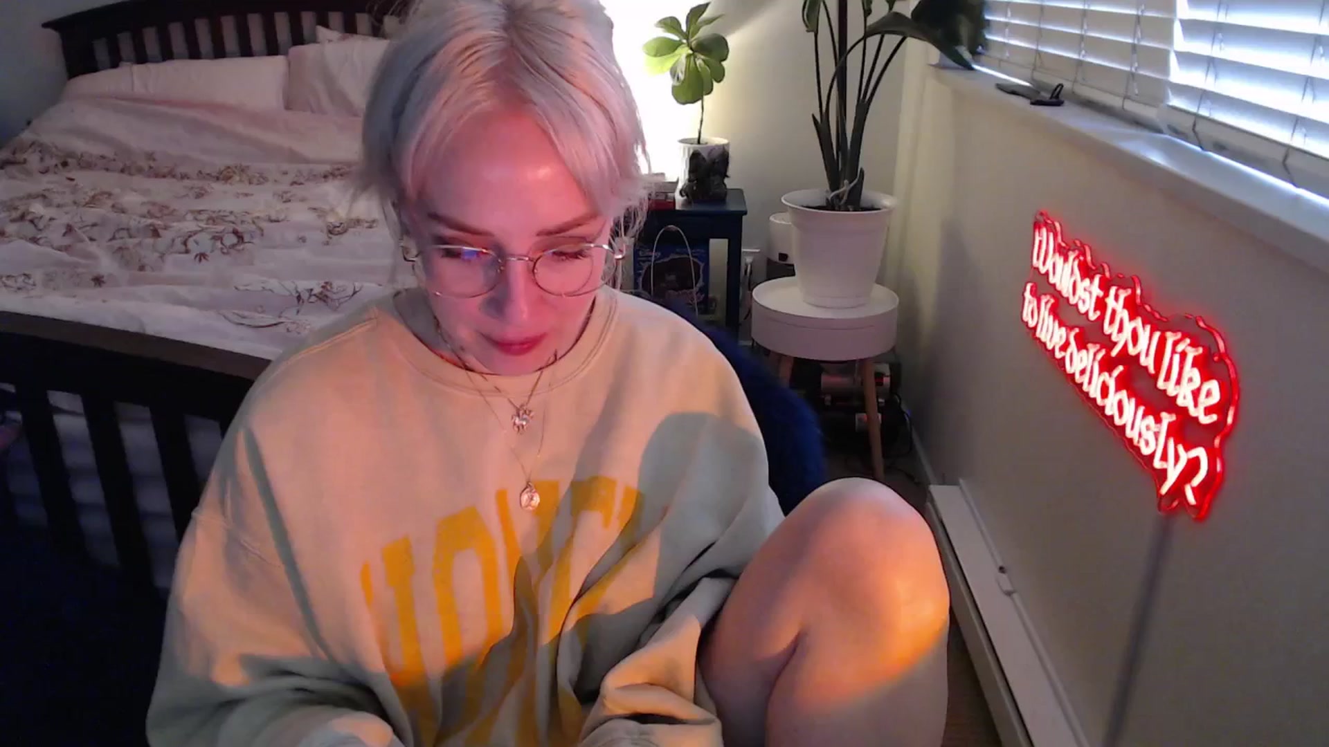 Gallery image thumbnail from NahlaHoney's myfreecams stream on, 06/24/2025, 04:16 image 15 of 20
