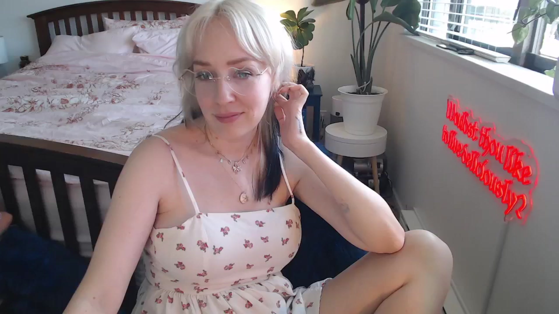 Gallery image thumbnail from NahlaHoney's myfreecams stream on, 07/01/2025, 02:32 image 5 of 20